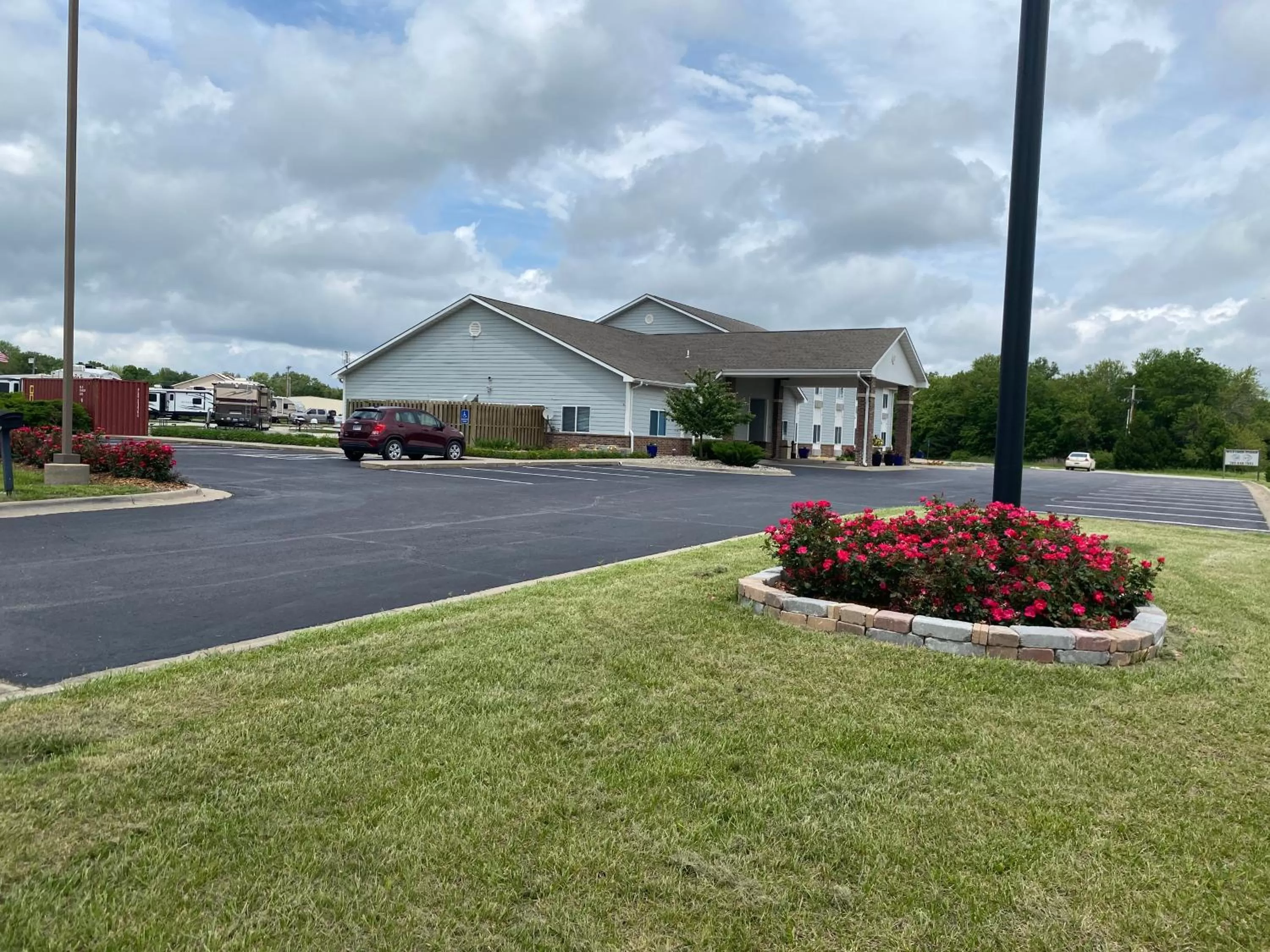 Property building in Garnett Hotel & RV Park