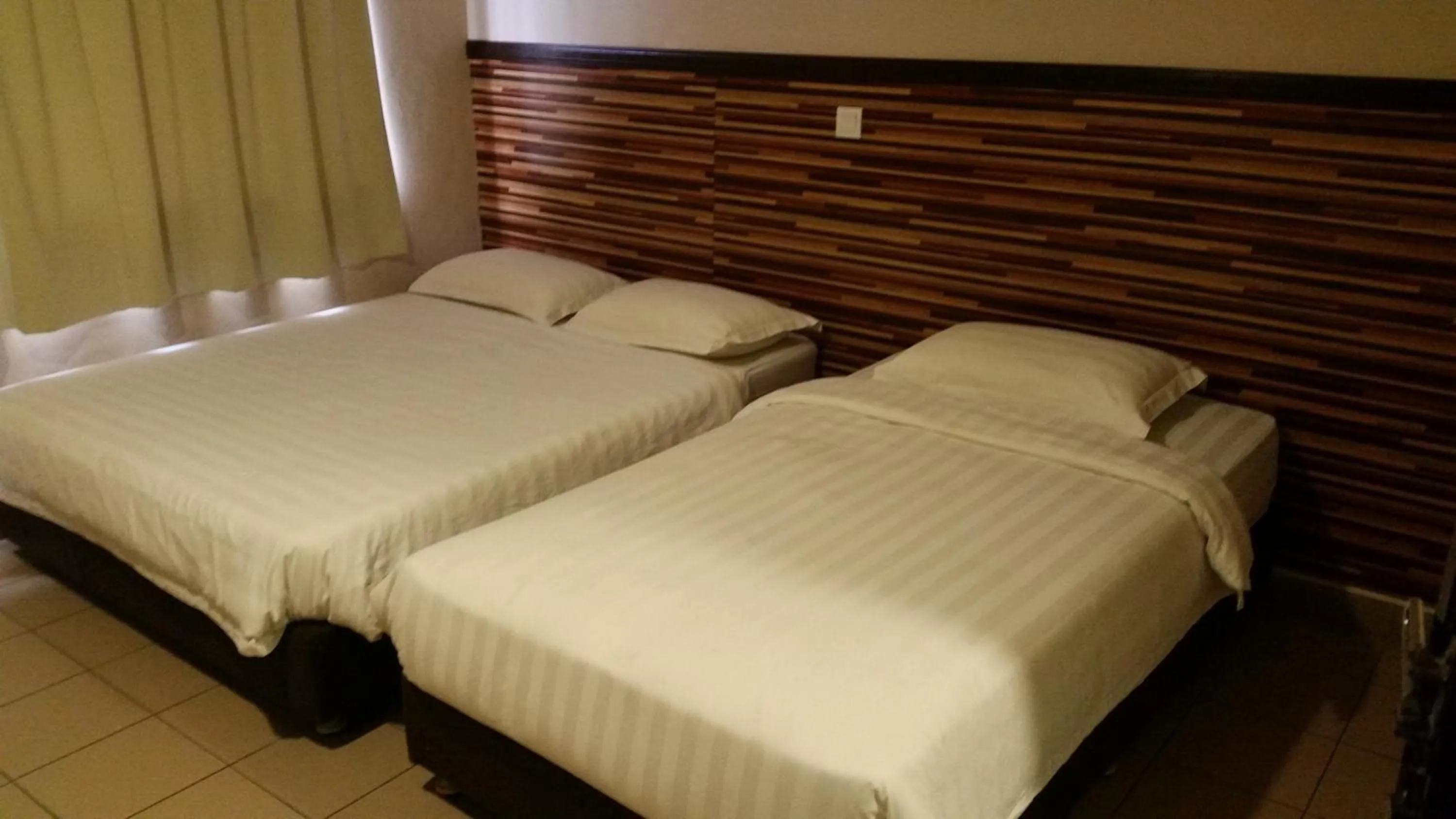 Bed in Hotel Iskandar