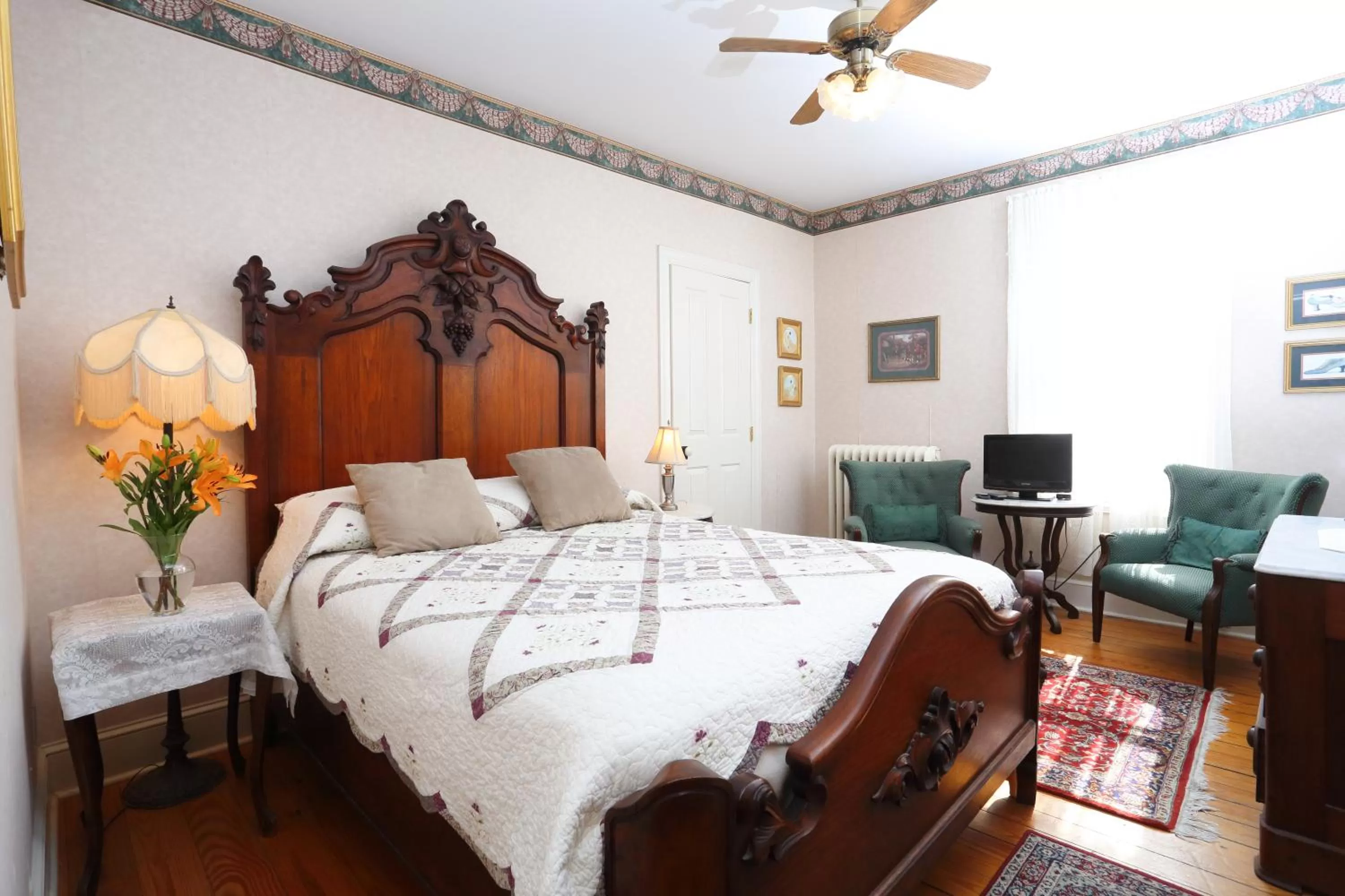 Shower, Bed in Beauclaires Bed & Breakfast