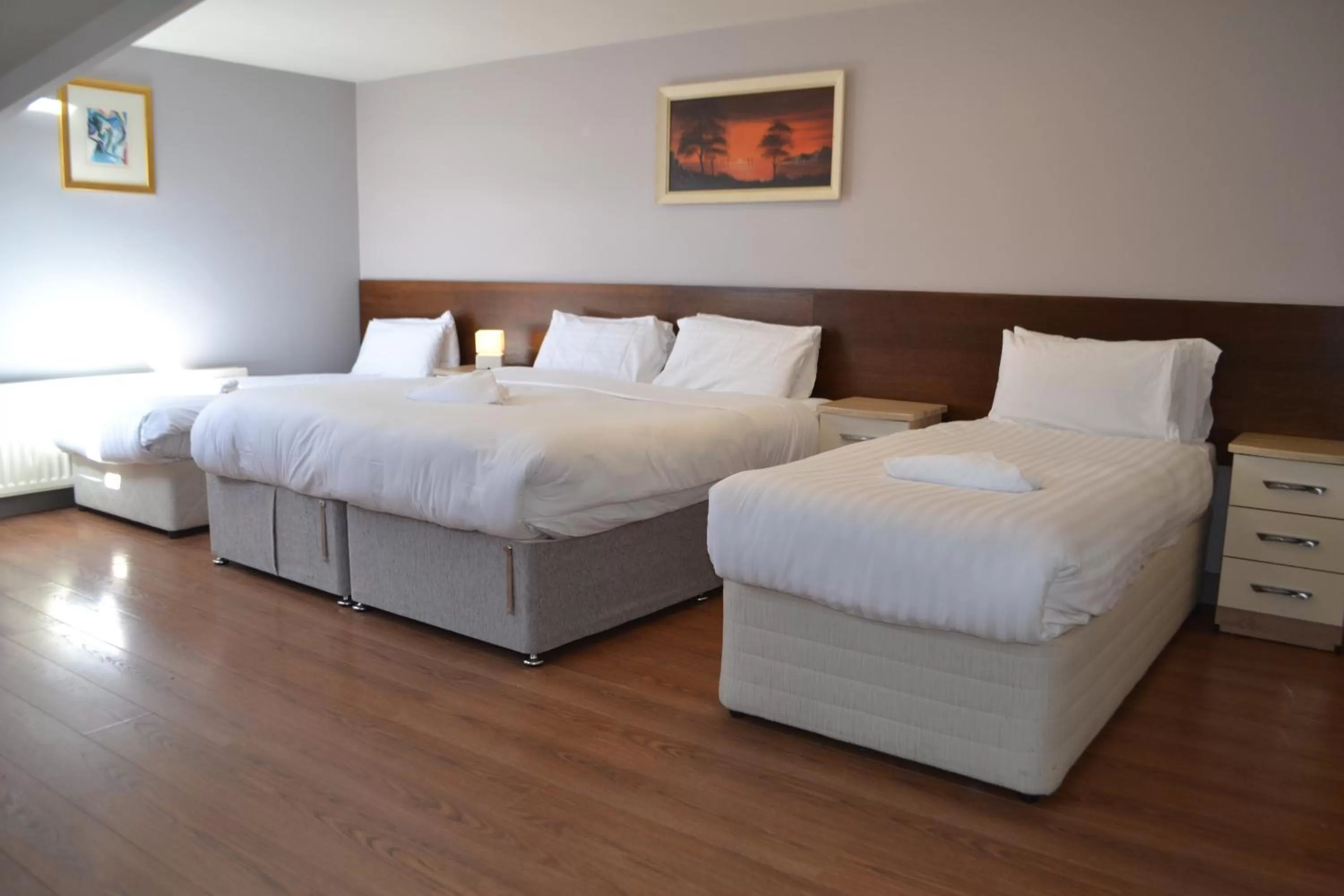 Photo of the whole room, Bed in Walsh's Hotel and Apartments