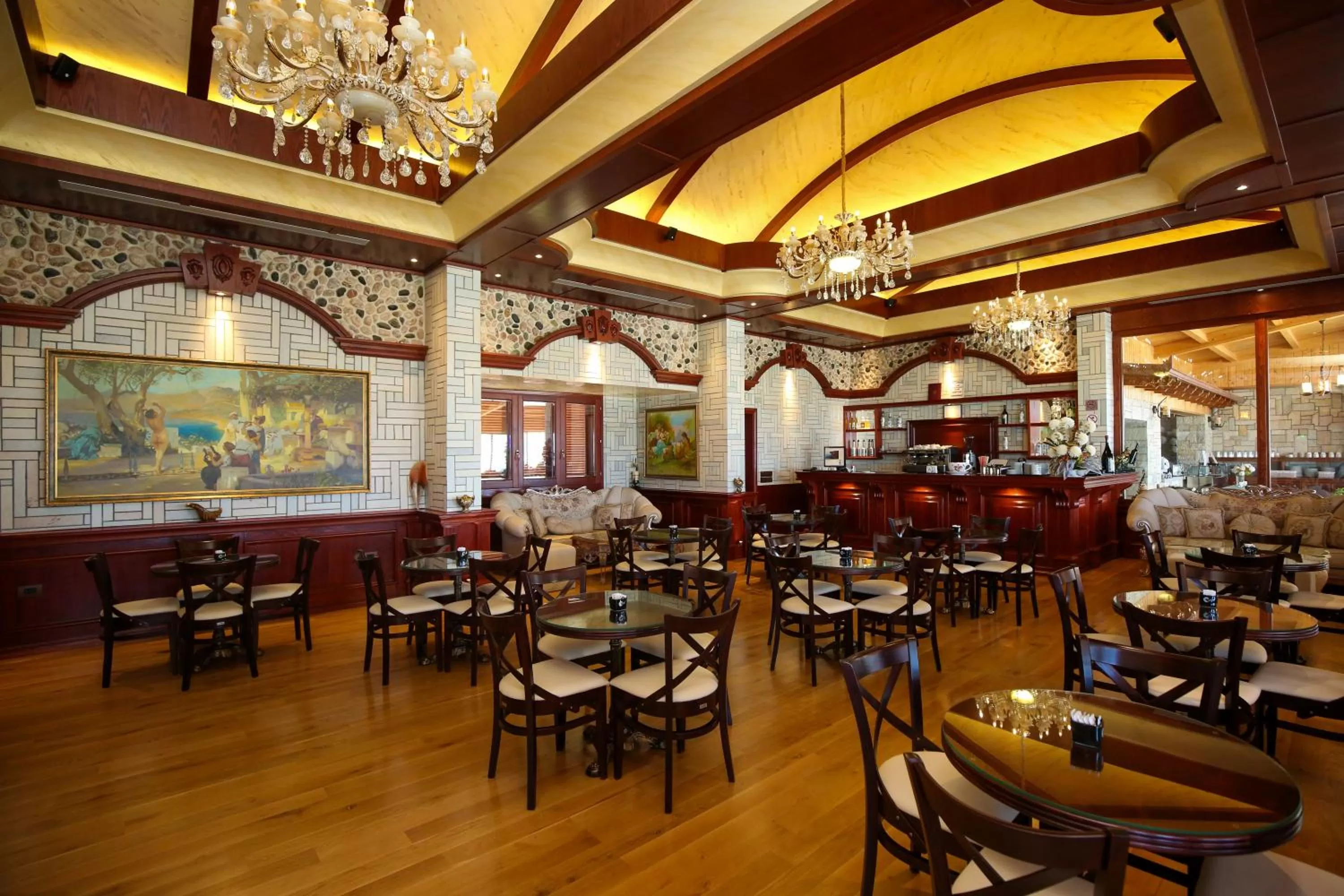 Restaurant/Places to Eat in Hotel Rolex