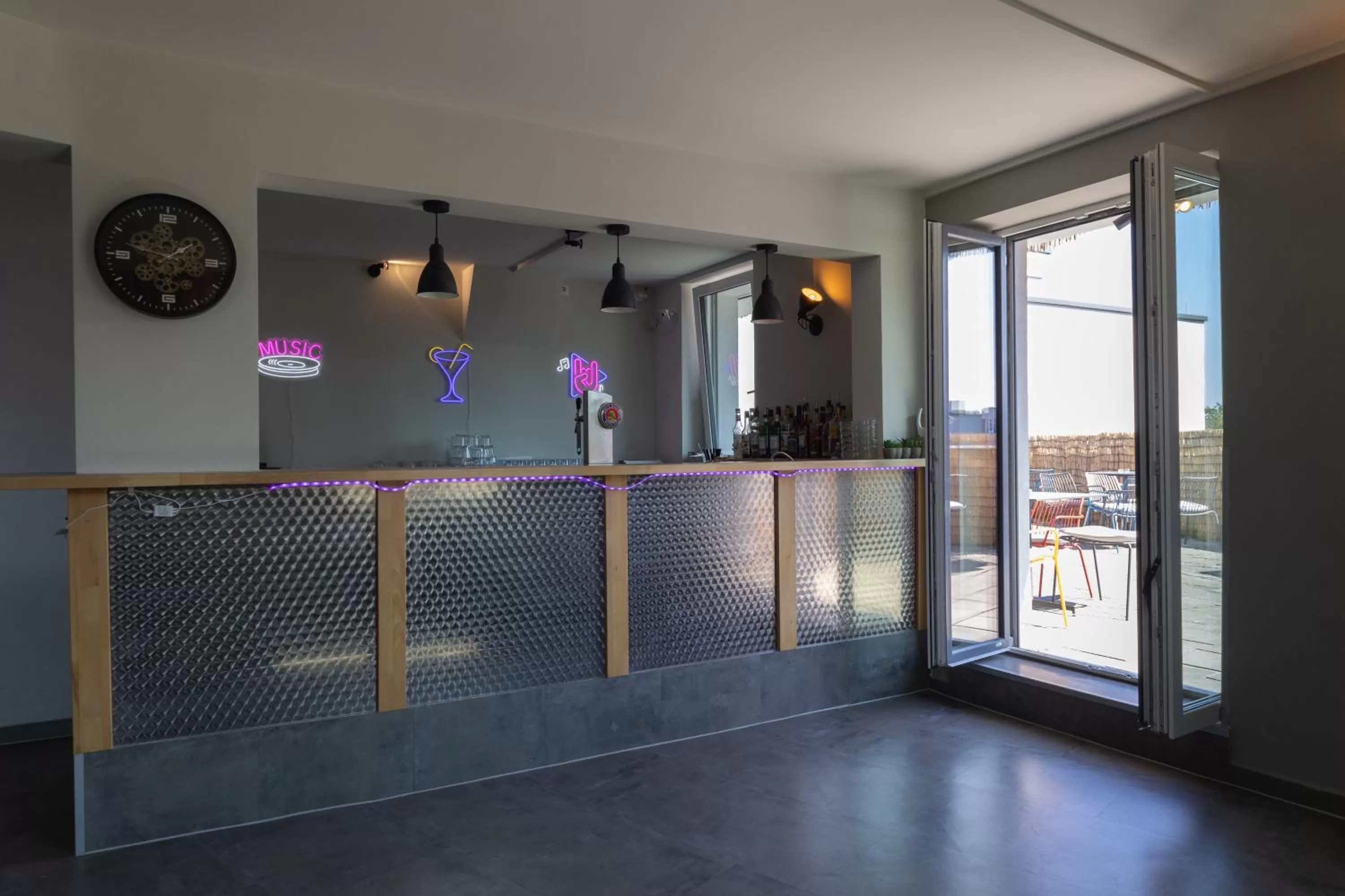 Lounge or bar in a&o München Hackerbrücke