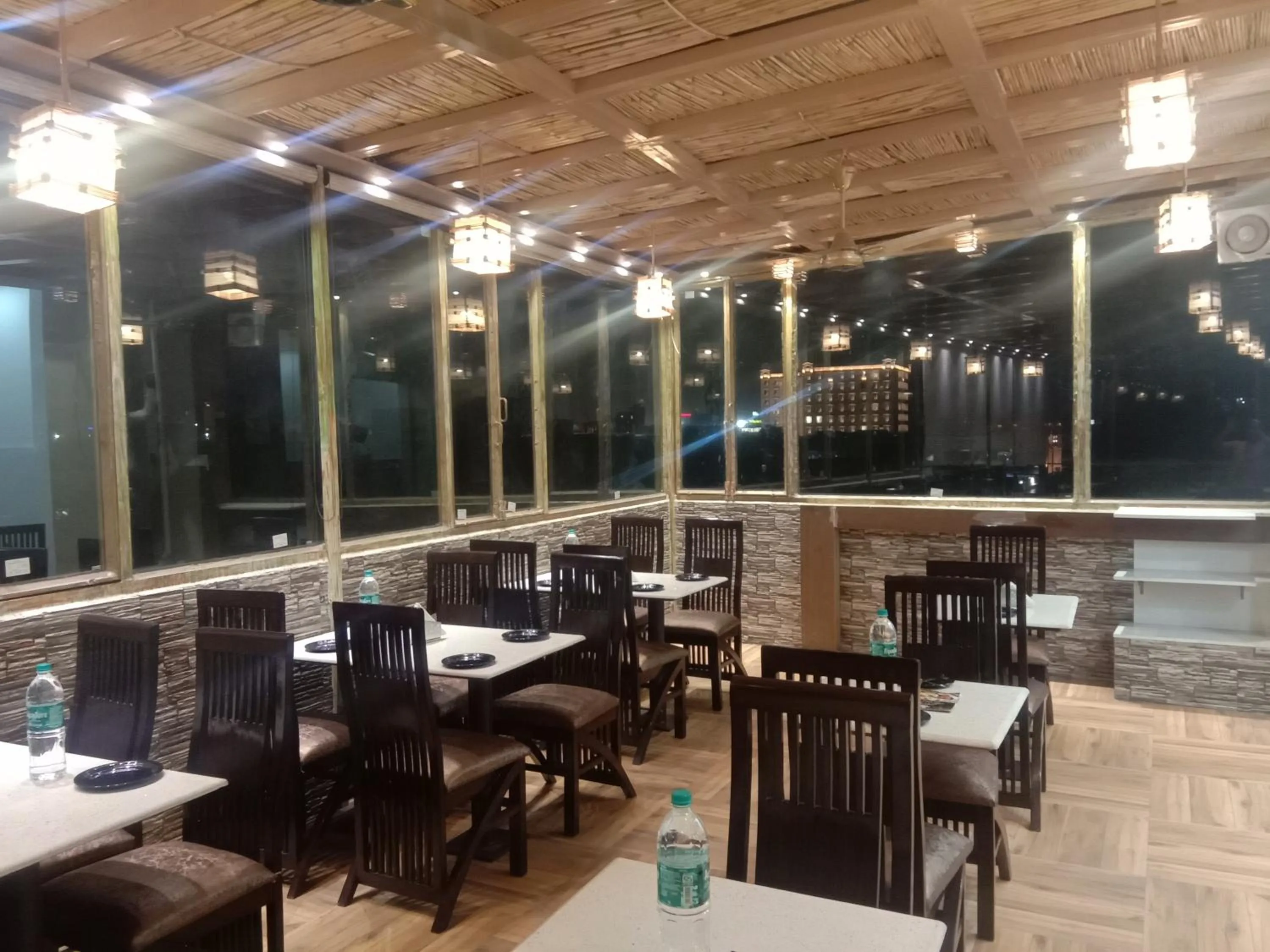 Restaurant/places to eat in Hotel Shivaay Grand