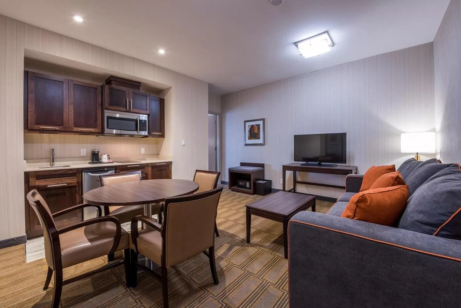 Kitchen or kitchenette in Best Western Plus Chateau Fort St. John