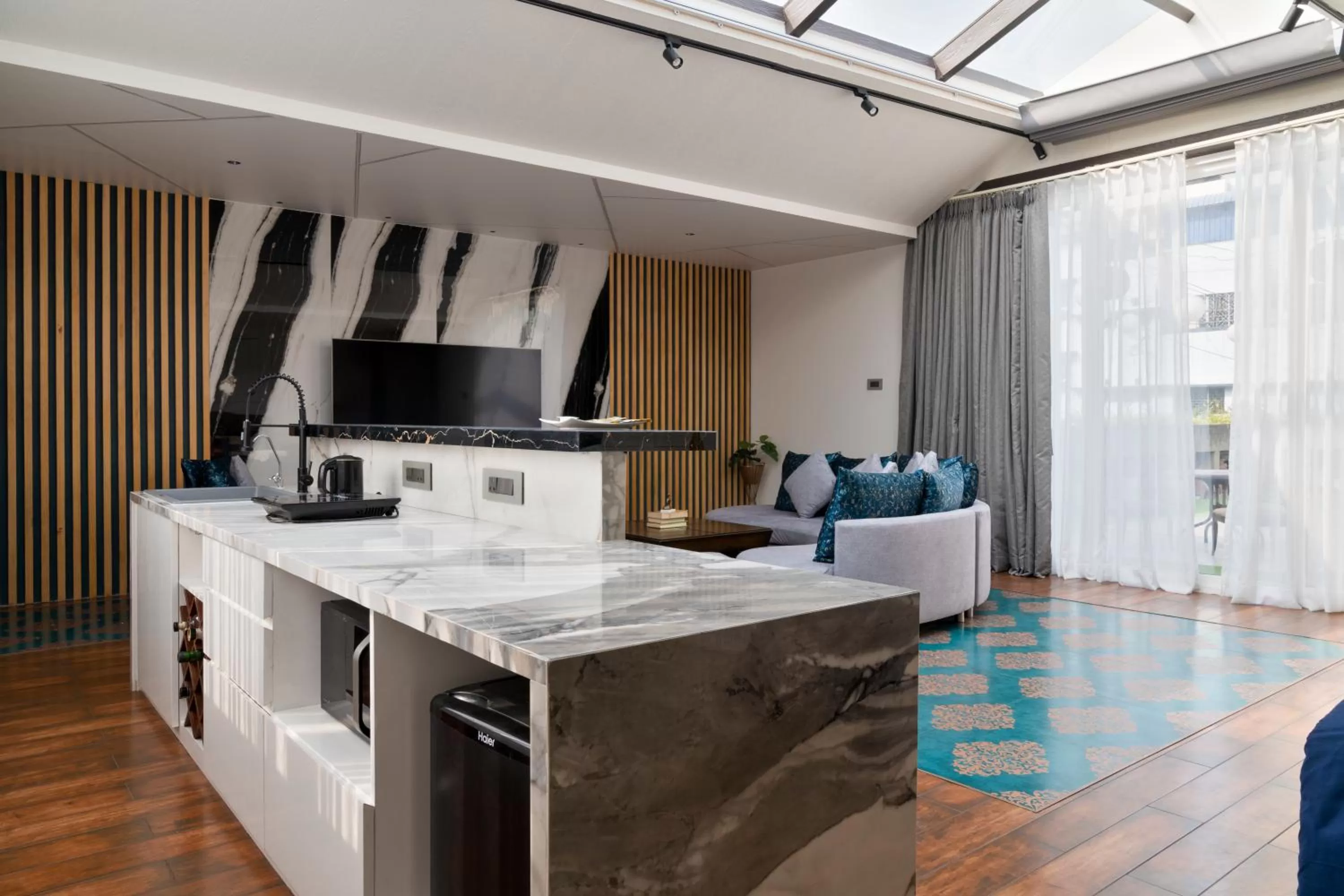 TV and multimedia in The Moira - Bed and Breakfast