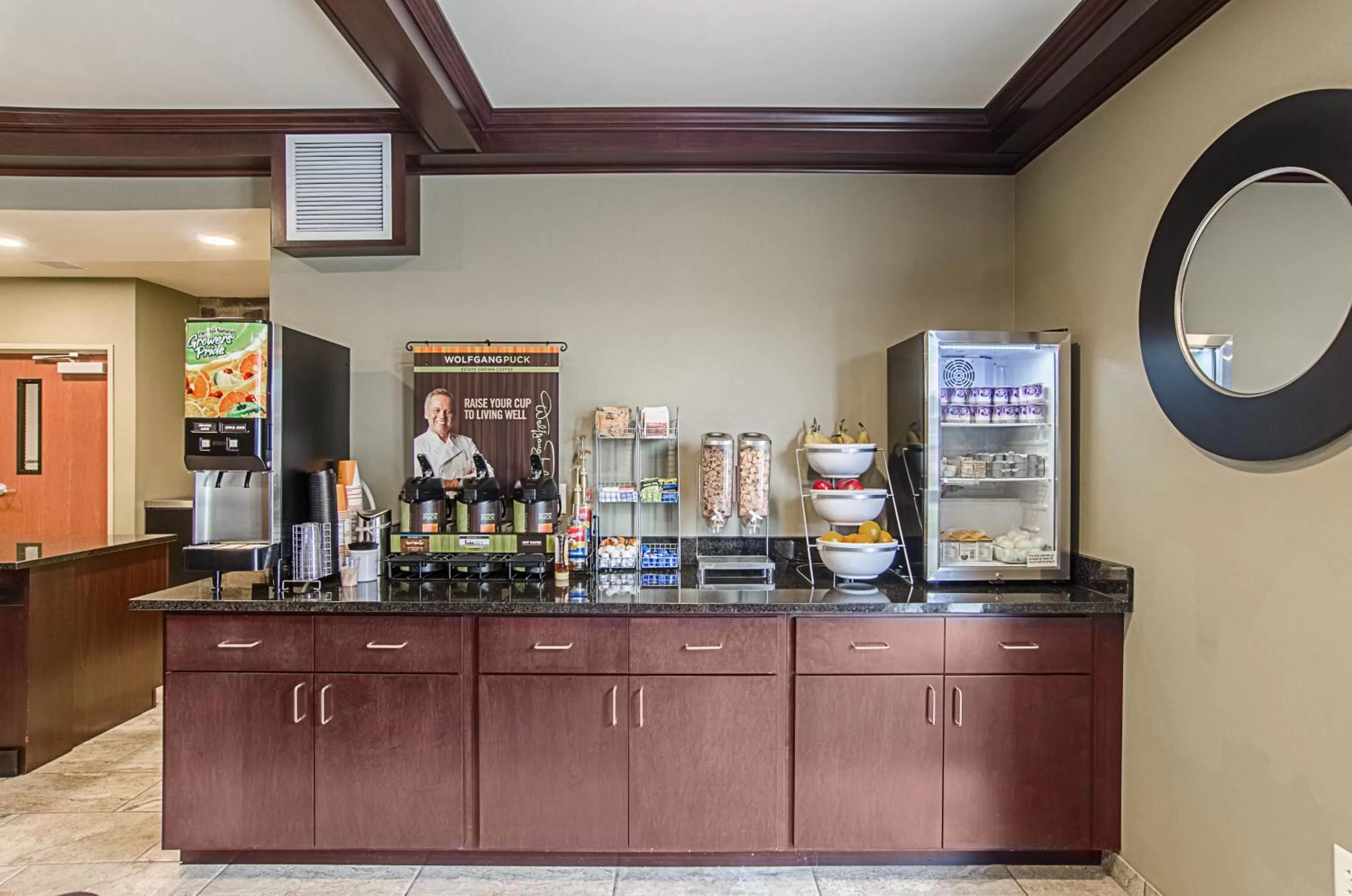 Food and drinks in Cobblestone Inn & Suites - Guernsey