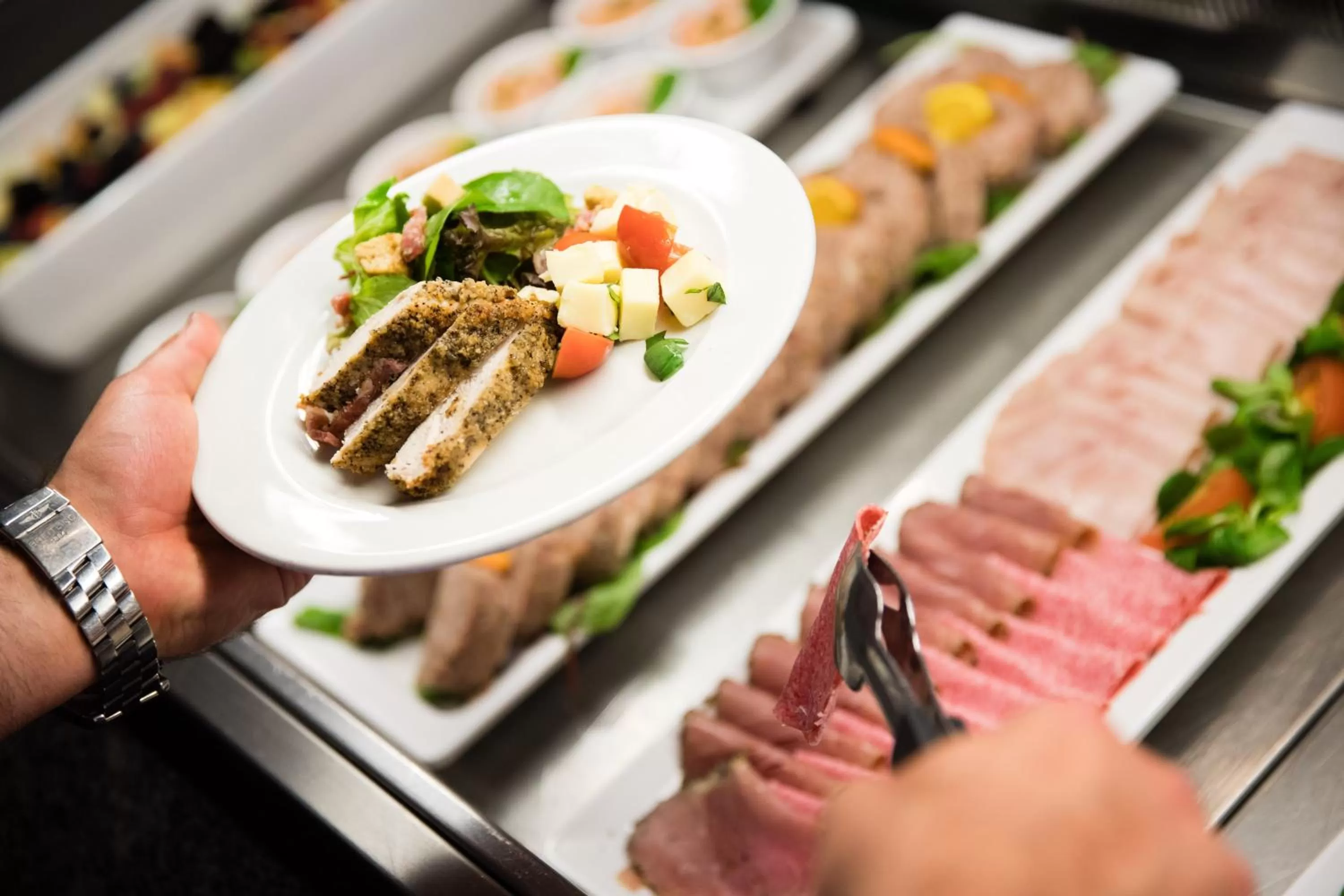 Restaurant/places to eat in Cliffs Hotel