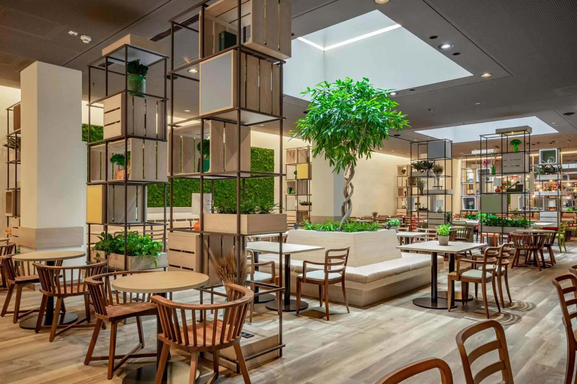 Restaurant/places to eat in IntercityHotel Budapest