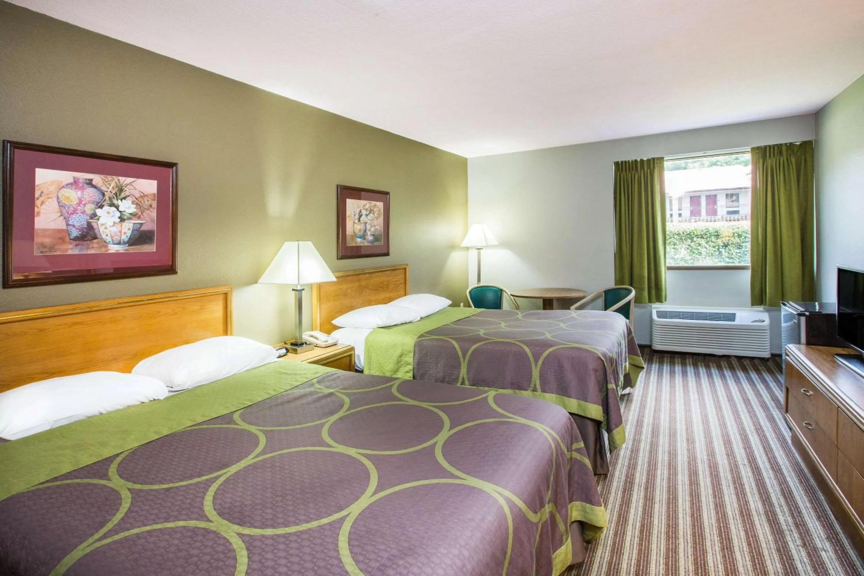 Photo of the whole room, Bed in Super 8 by Wyndham Oxford