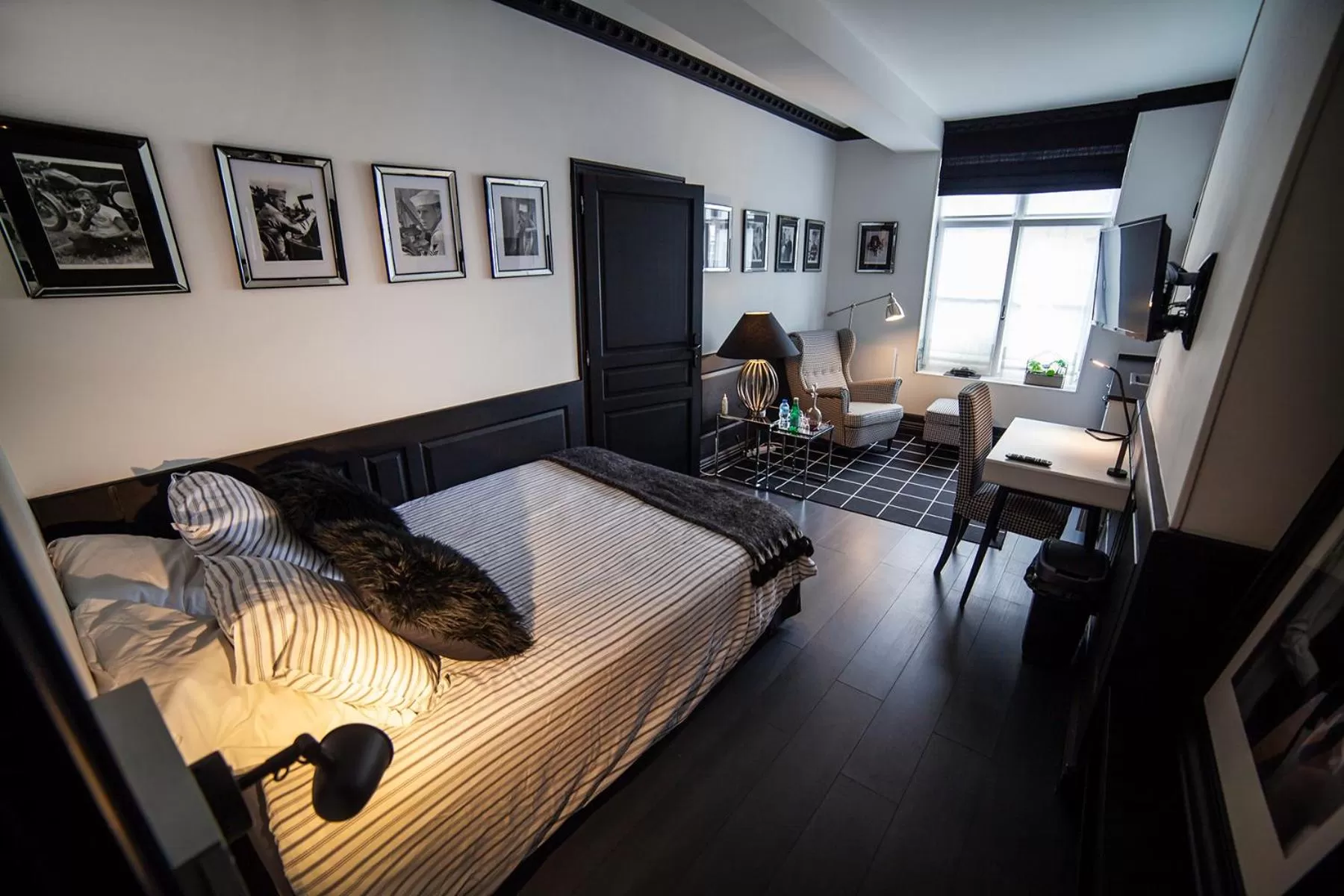 Photo of the whole room, Bed in Bienvenue Chez Nous