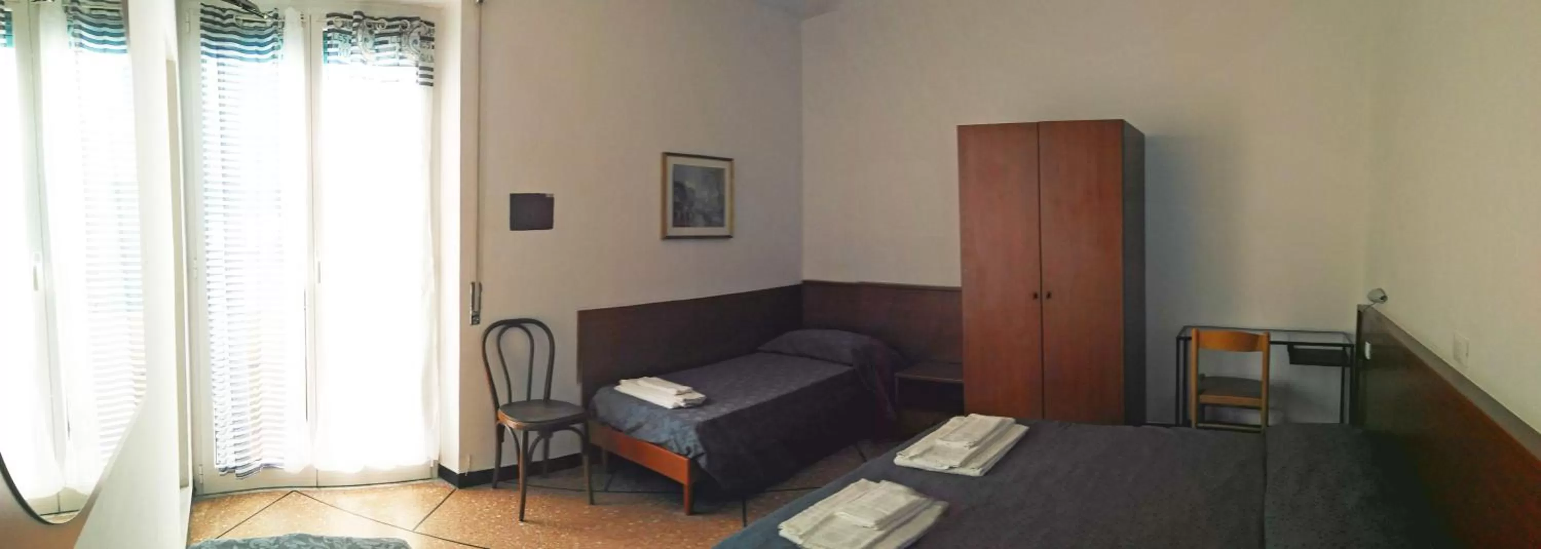 Photo of the whole room, Bed in Hotel Suisse