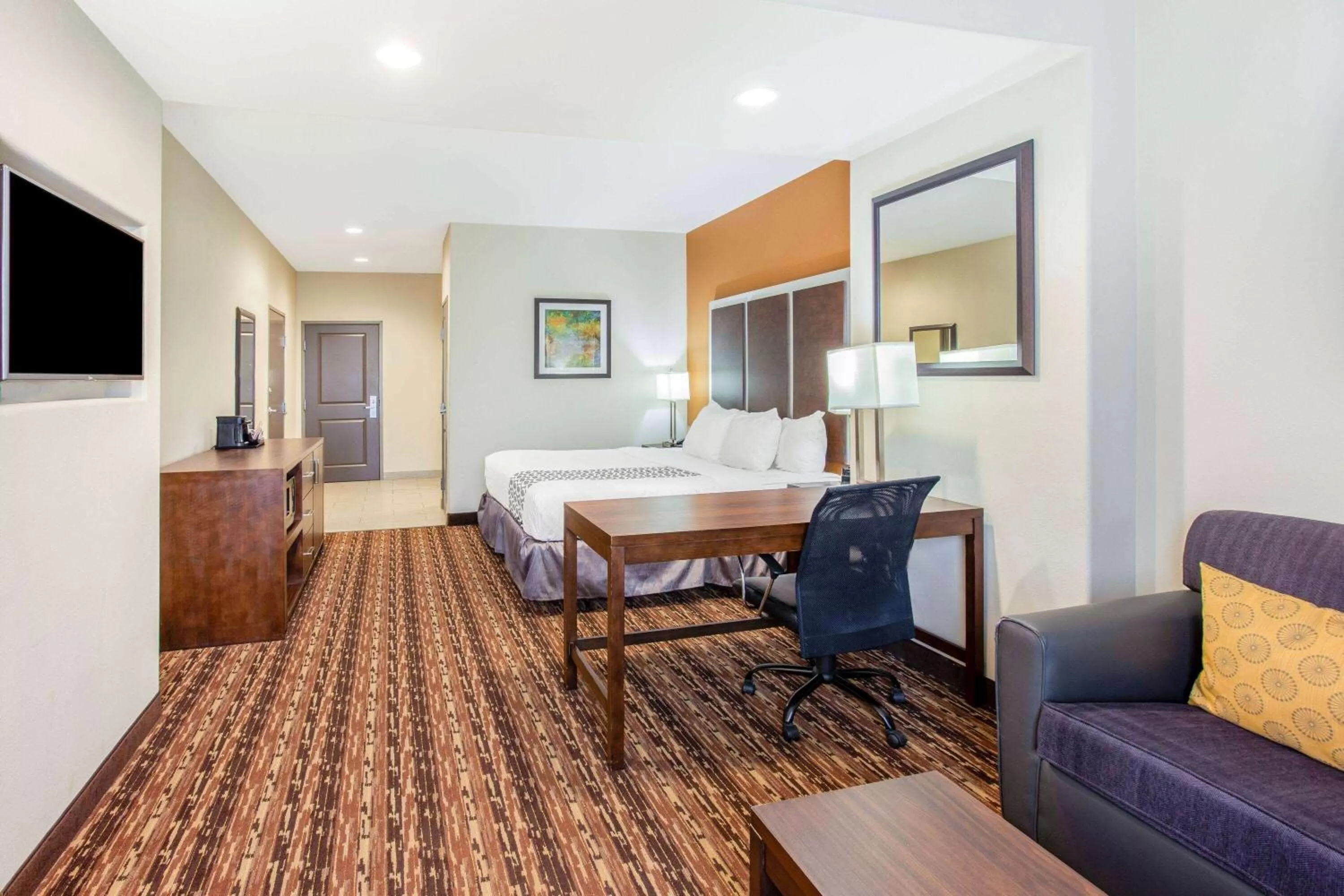 Photo of the whole room, Bed in La Quinta by Wyndham Gonzales TX