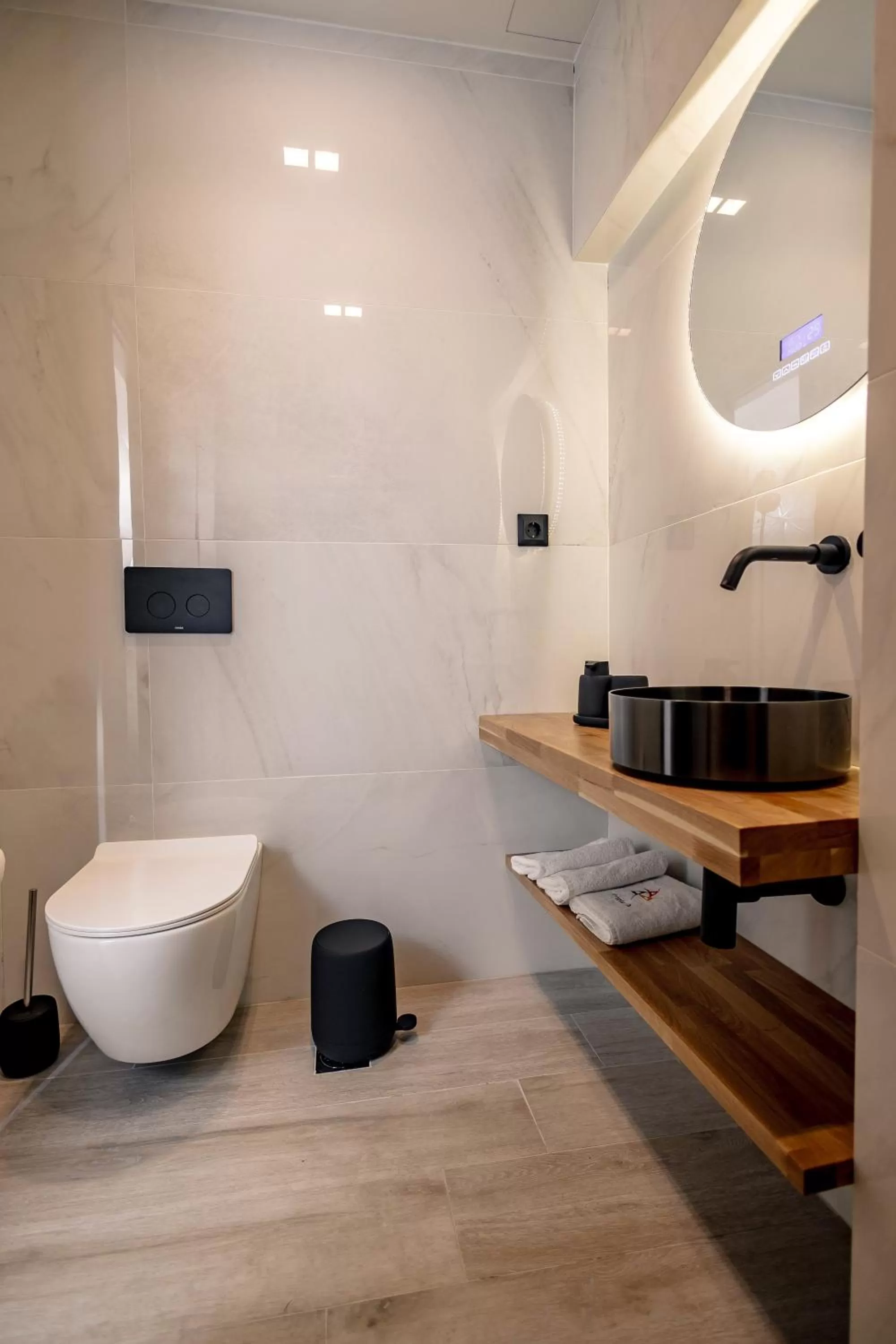 Bathroom in Triple A @ Trendy Psiri - Art & Nightlife