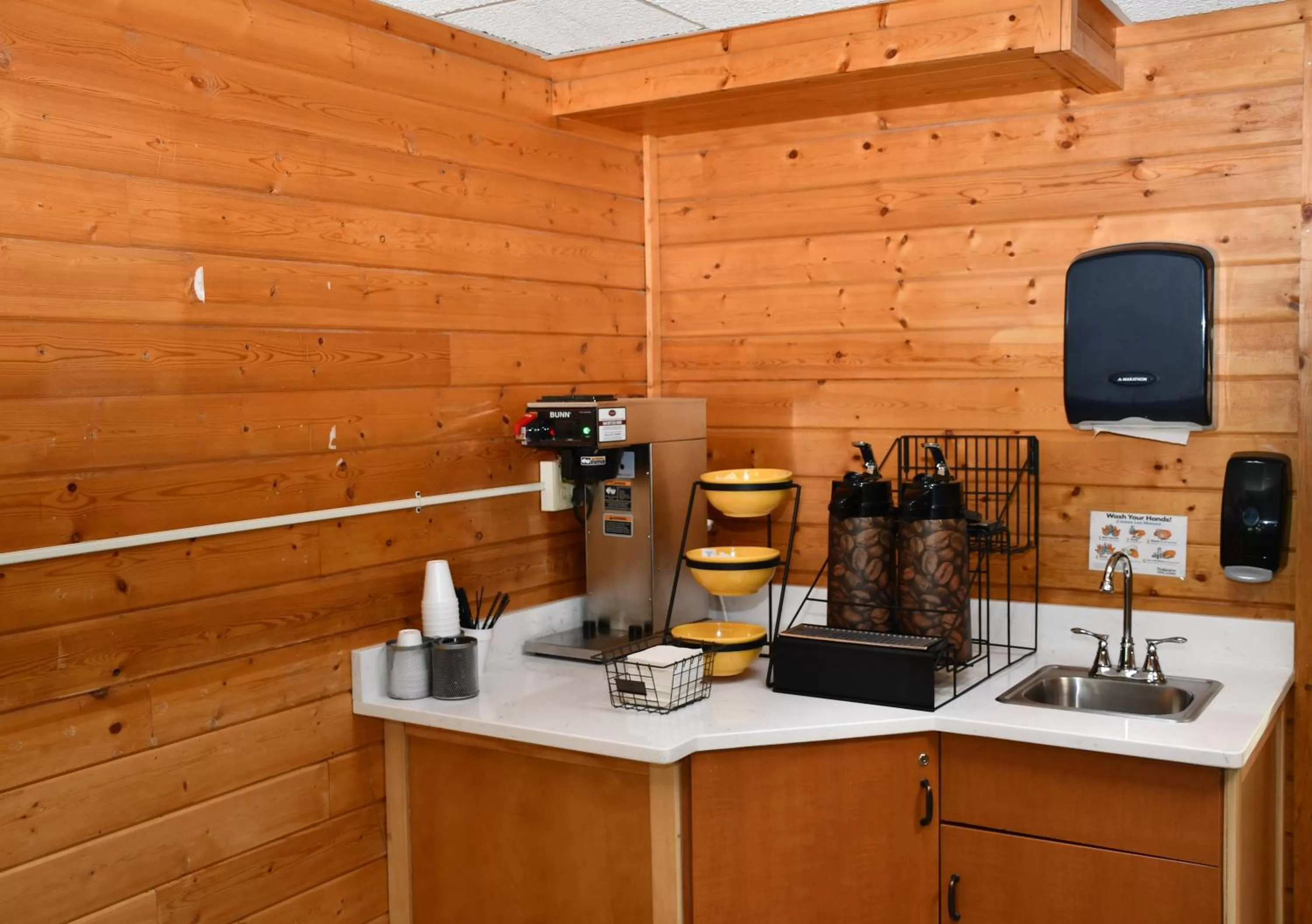 Coffee/tea facilities in Stillwater Inn & Suites