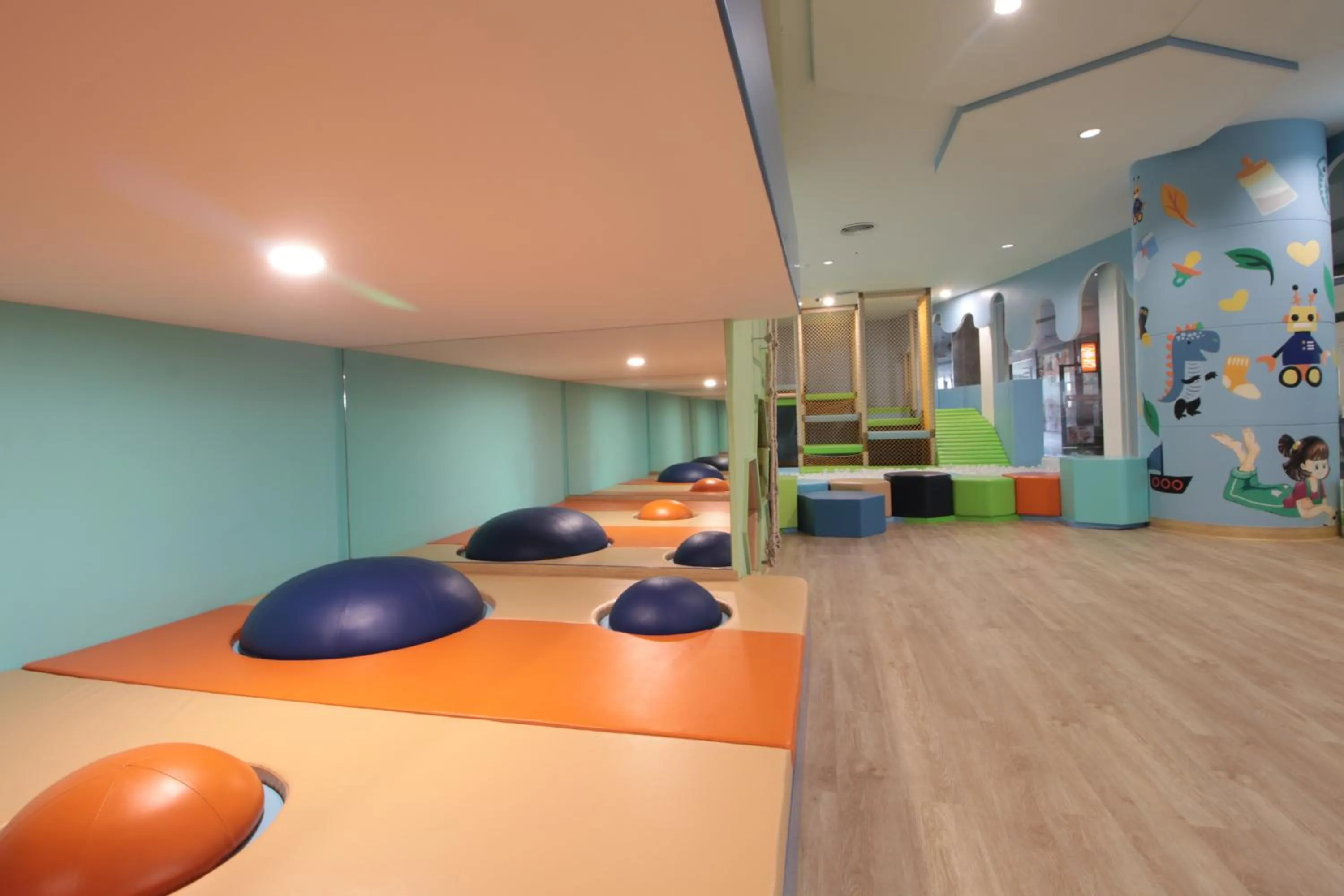 Kids's club in Long Beach Garden Hotel & Pavilions