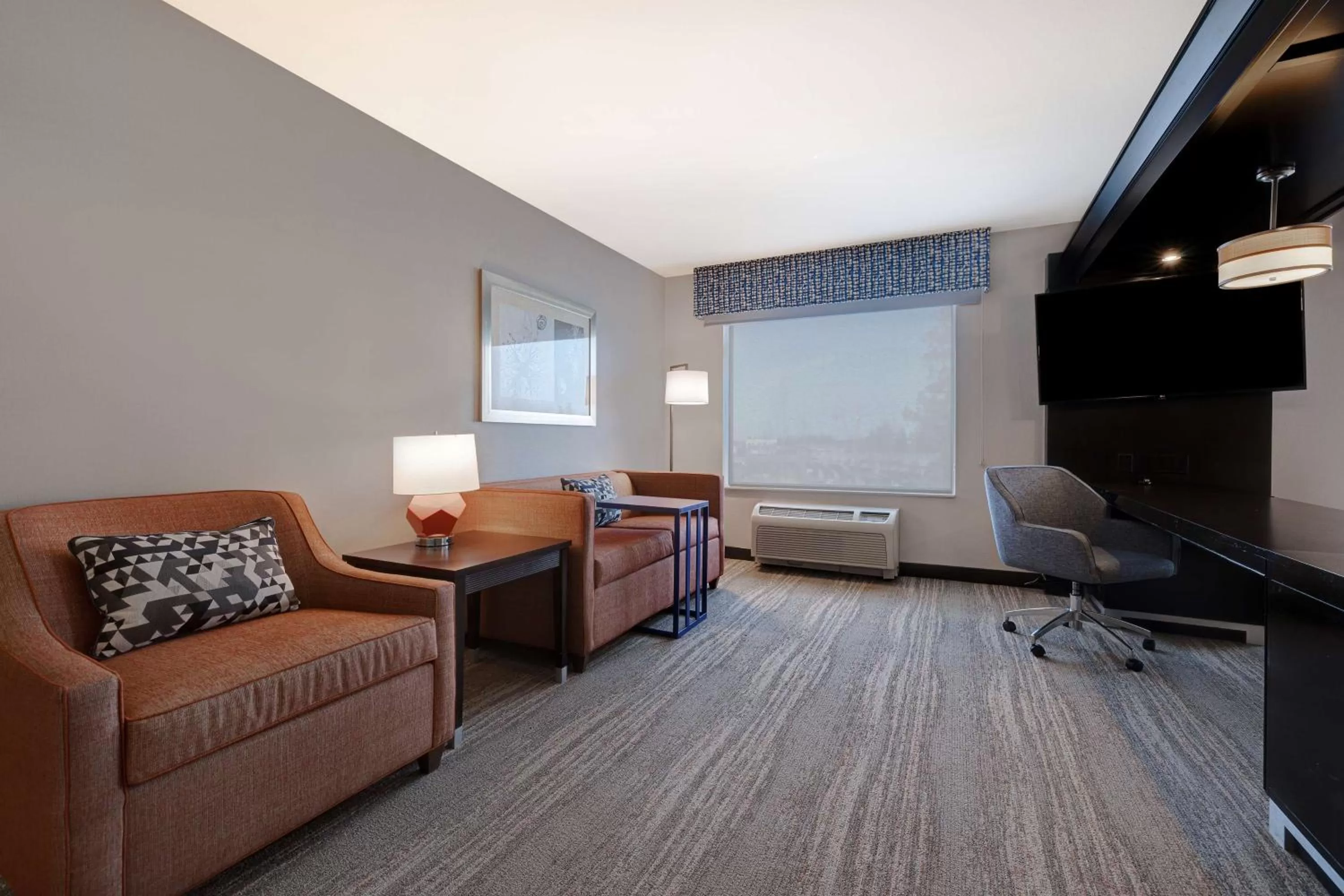 Bedroom in Hampton Inn & Suites Seattle/Federal Way