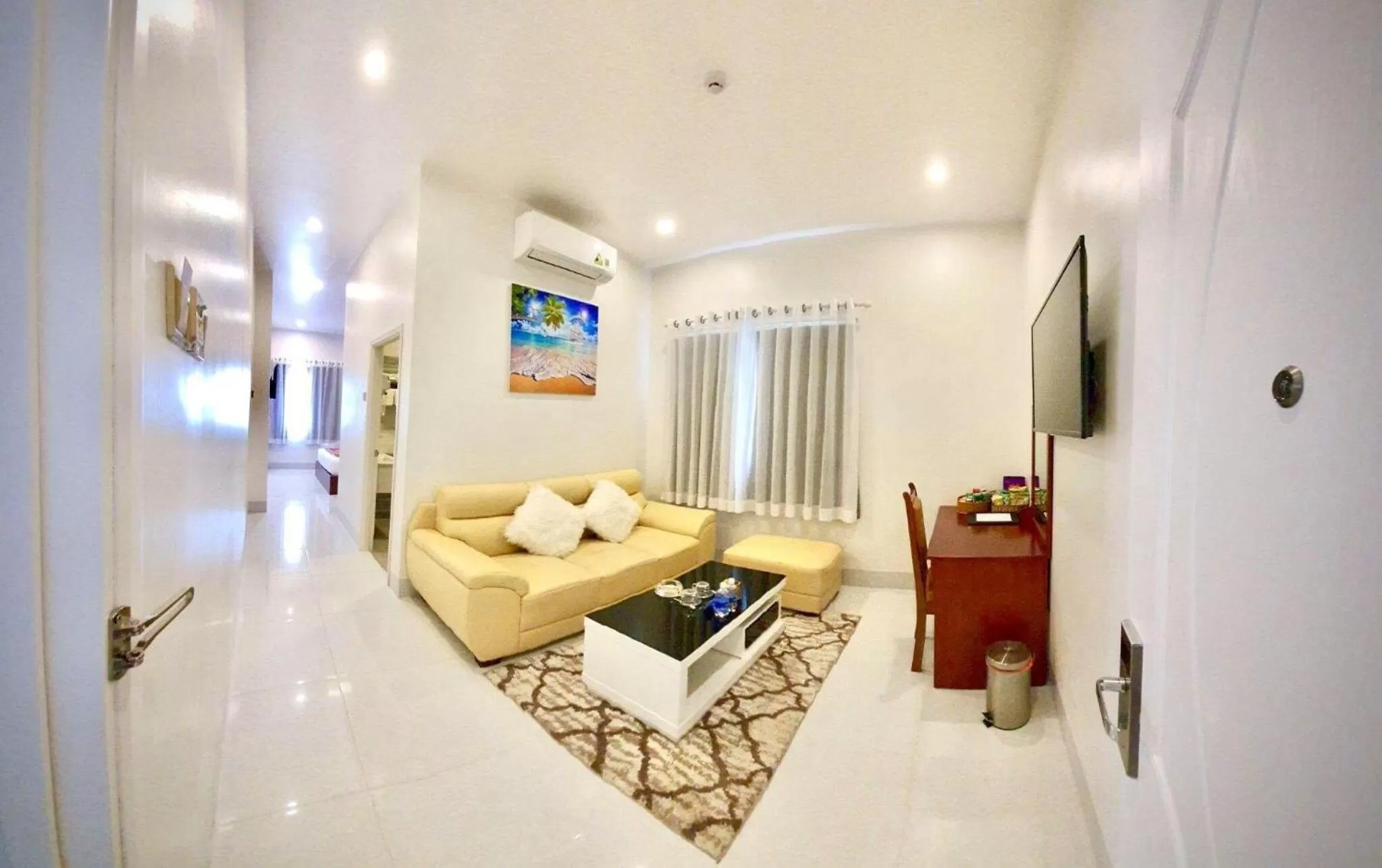 Living room, Seating Area in Royal Hotel