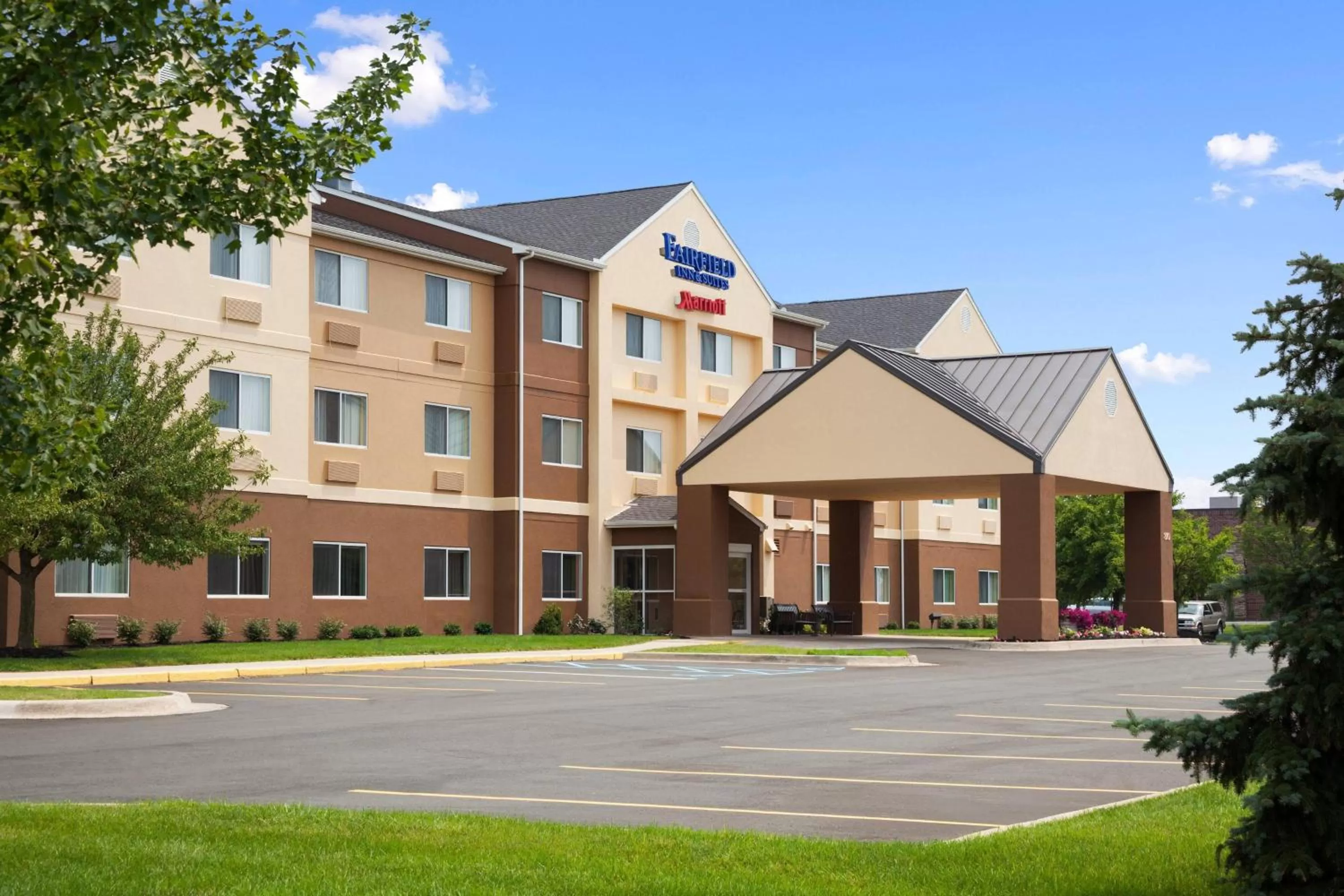 Property building in Fairfield Inn & Suites Lansing West