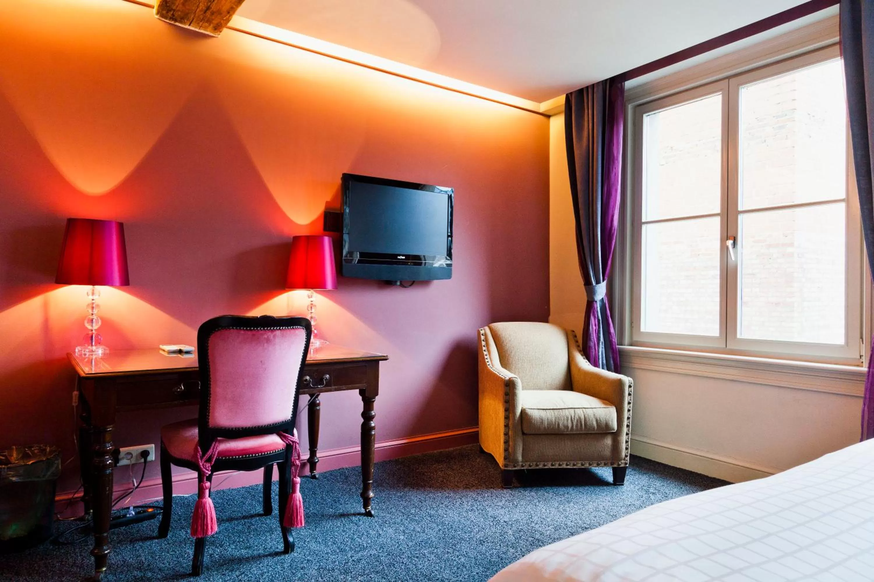 Day in Hotel Diamonds and Pearls