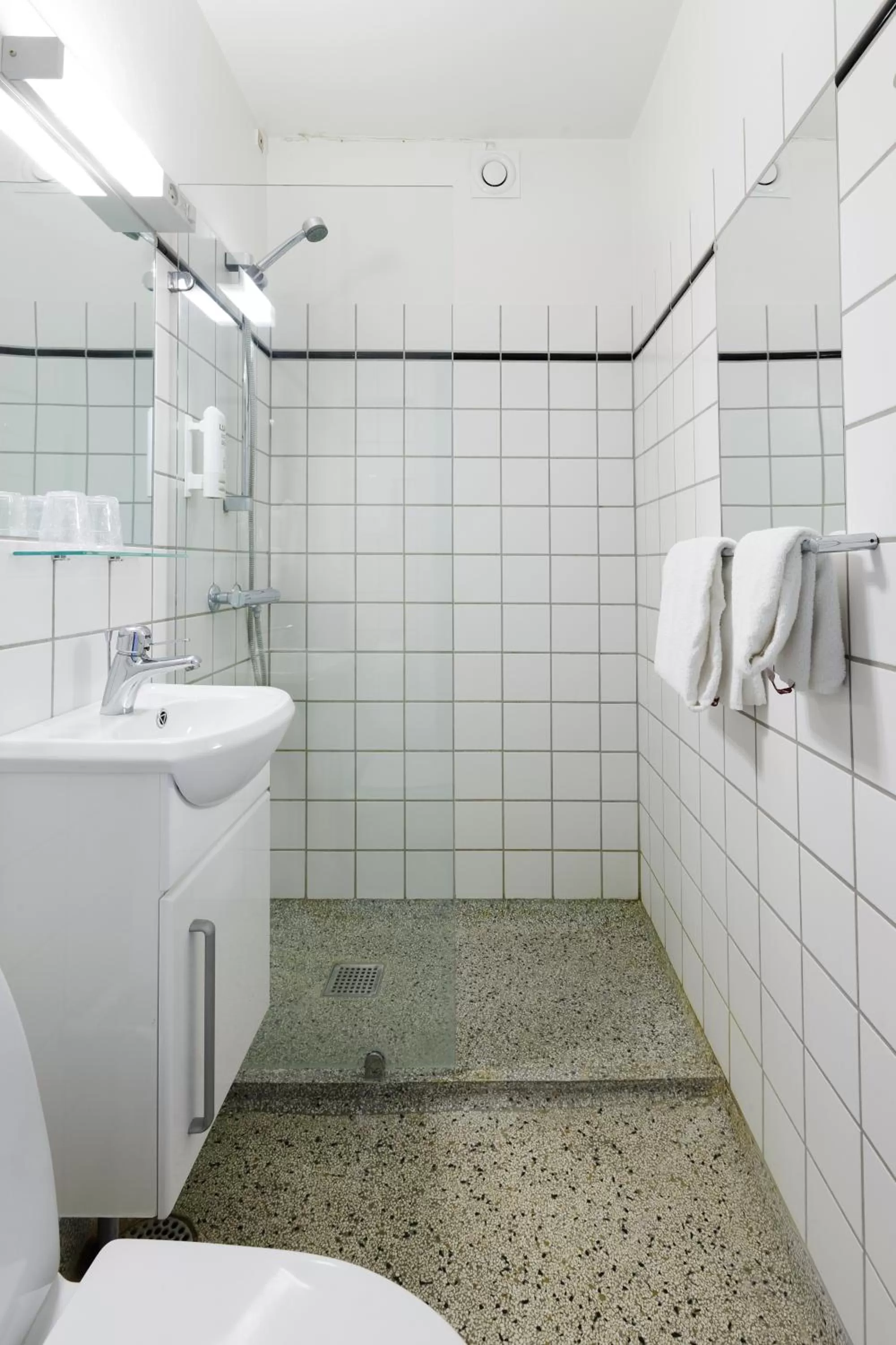 Shower in Hotel Strandparken