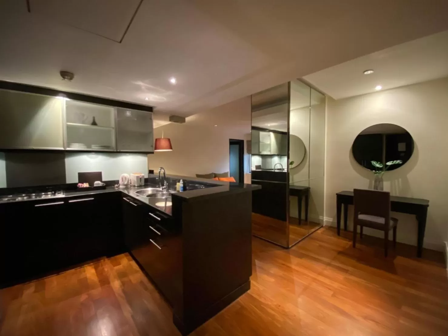 Two Bedroom Executive Suite in The Quarter Saladaeng by UHG