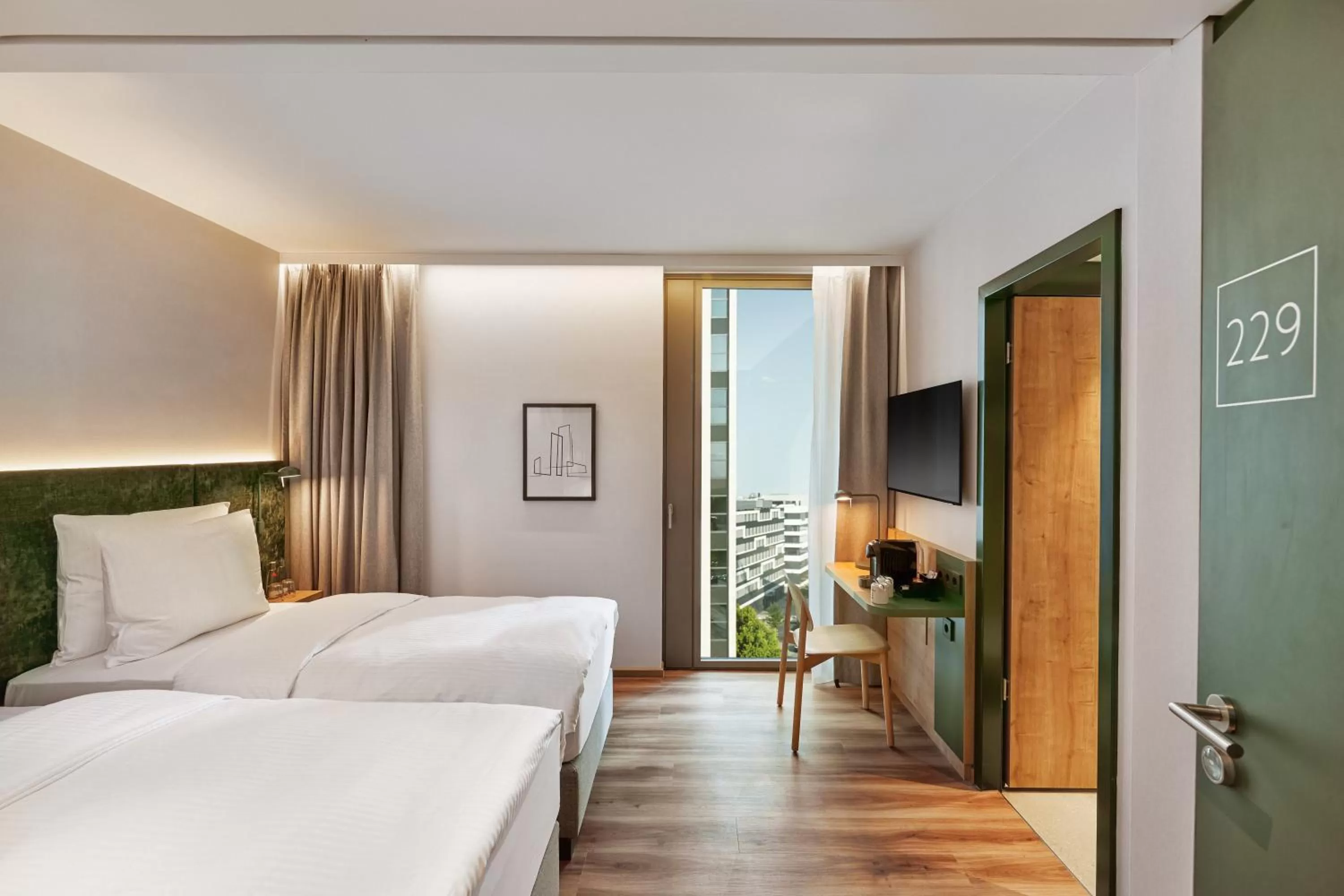 Bed in H+ Hotel Frankfurt Eschborn