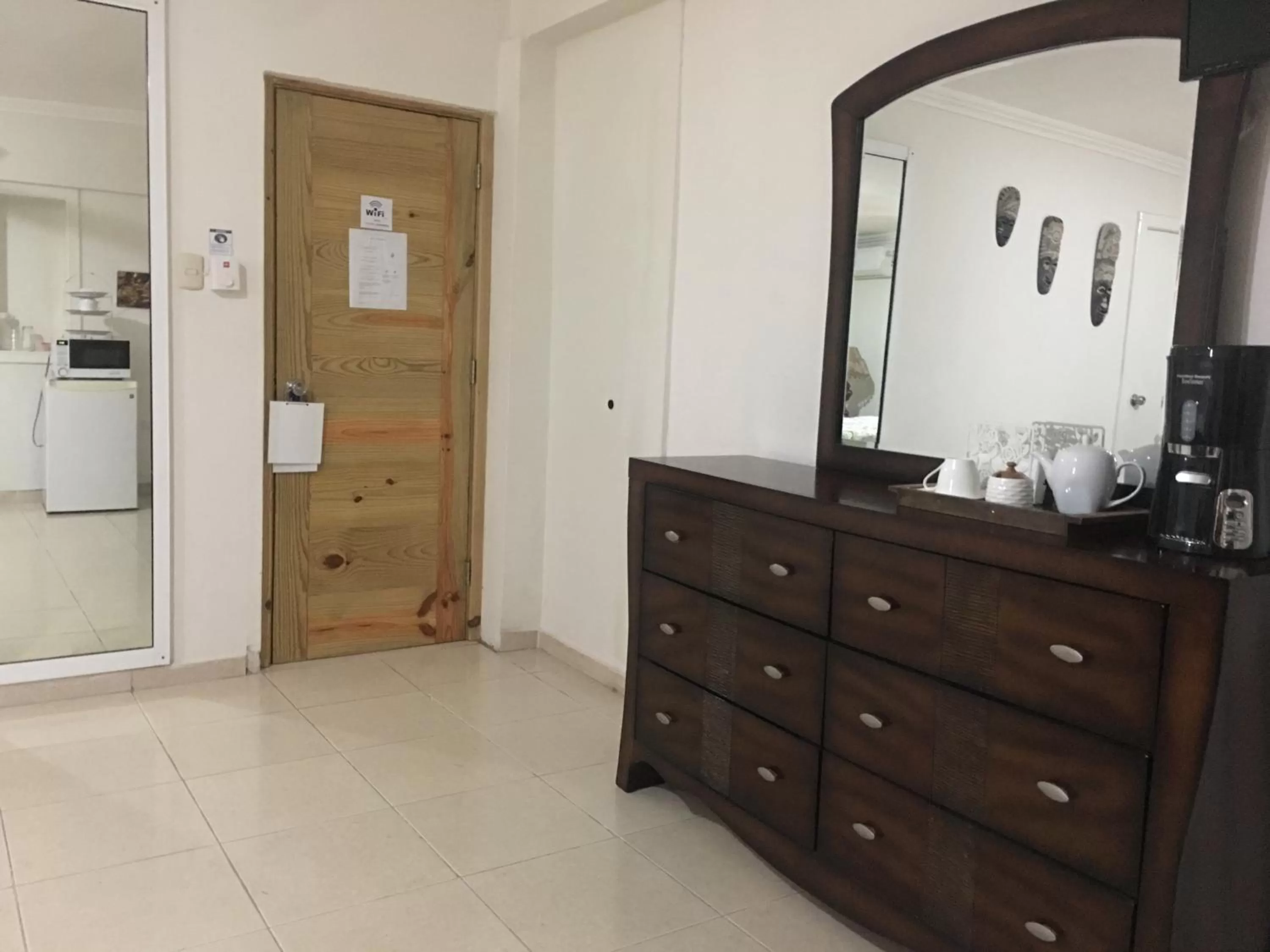 Coffee/tea facilities, Bathroom in Hotel Boutique Simona