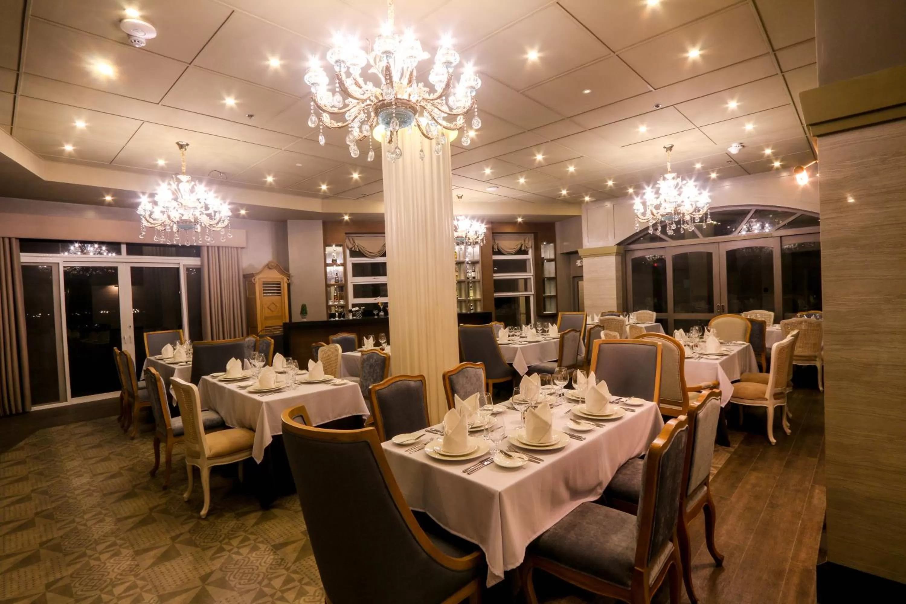 Restaurant/places to eat in Hotel Carlito Tagaytay