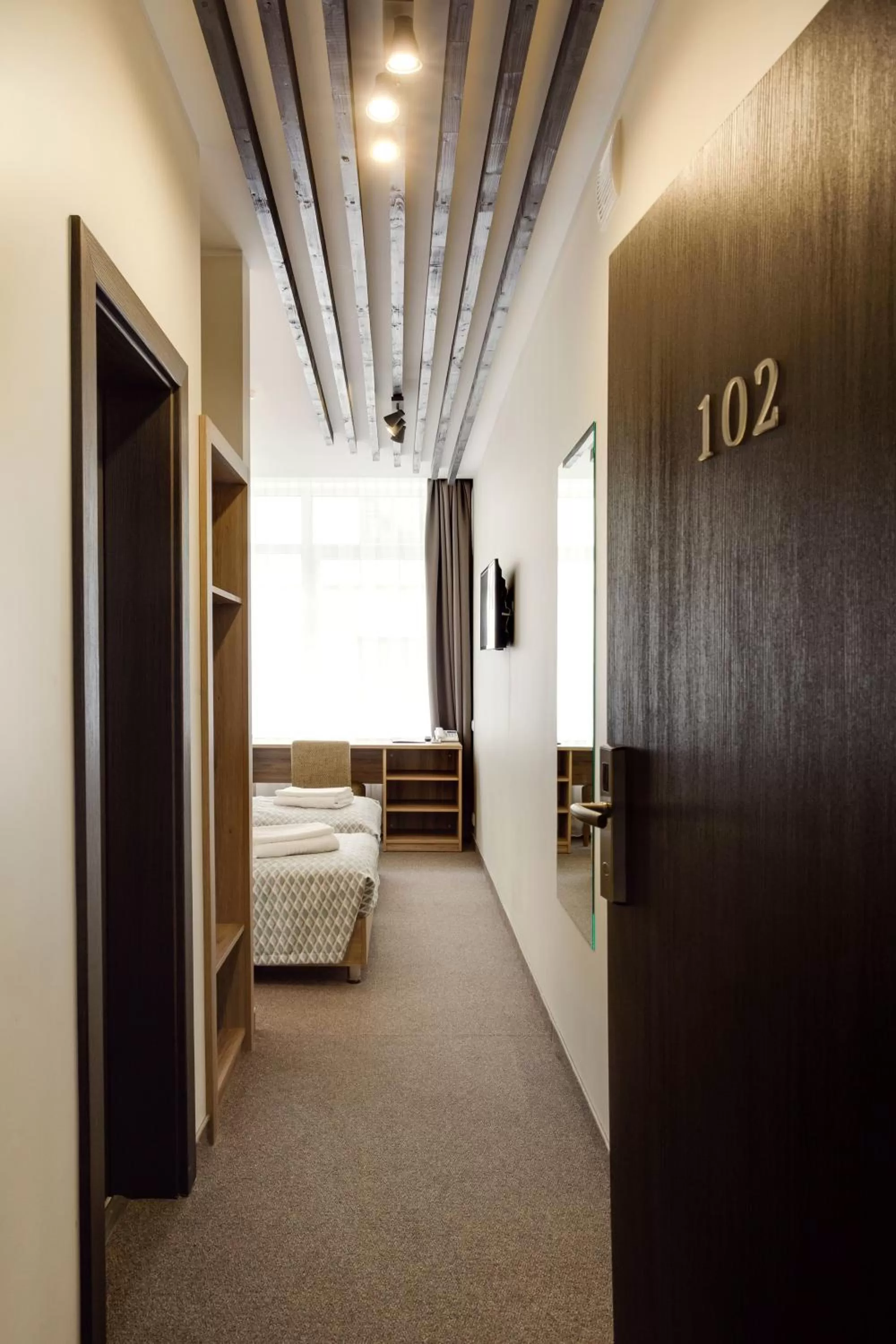 Photo of the whole room, Bed in Old Town Trio