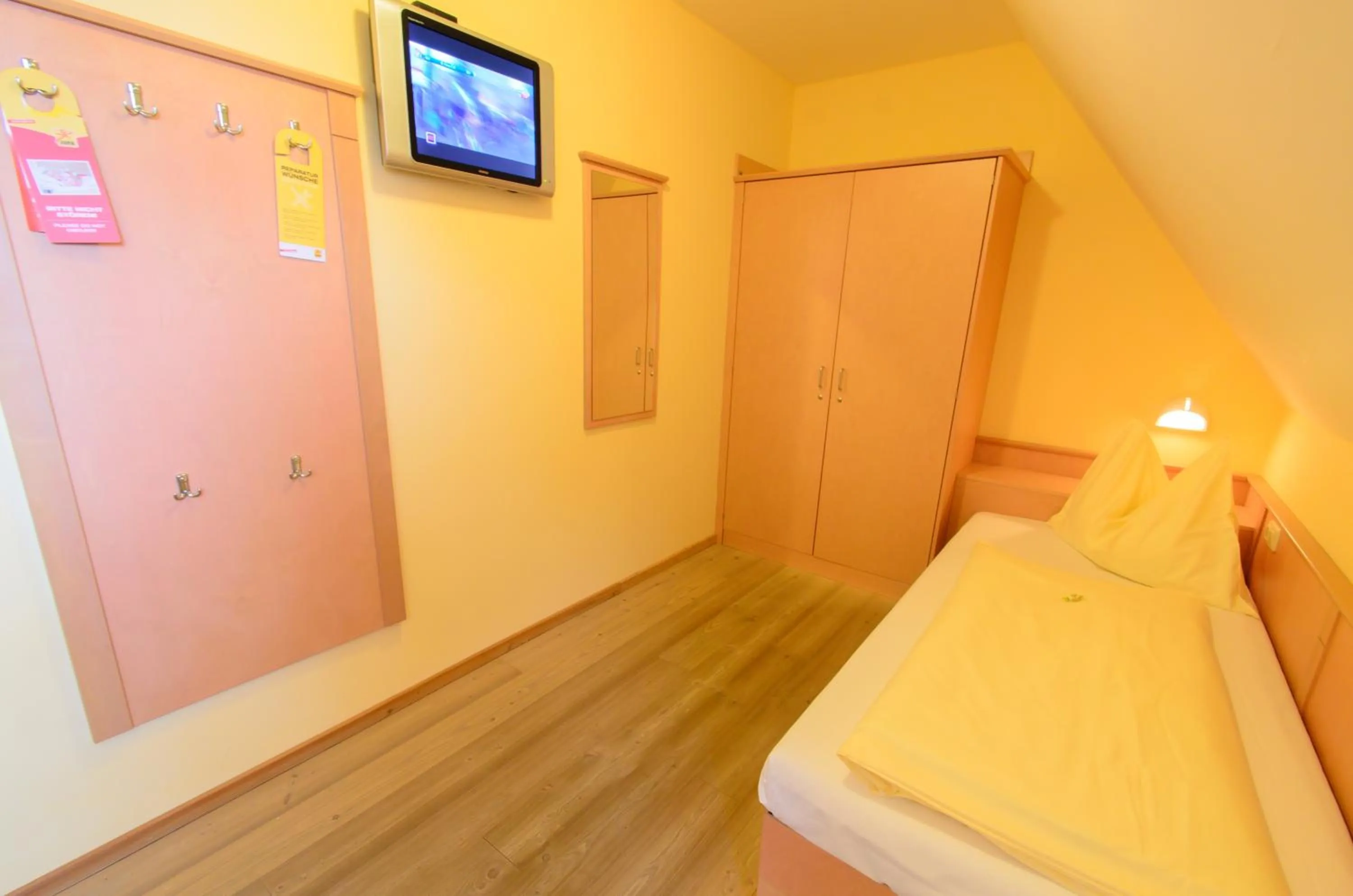 Photo of the whole room in JUFA Hotel Schloss Röthelstein