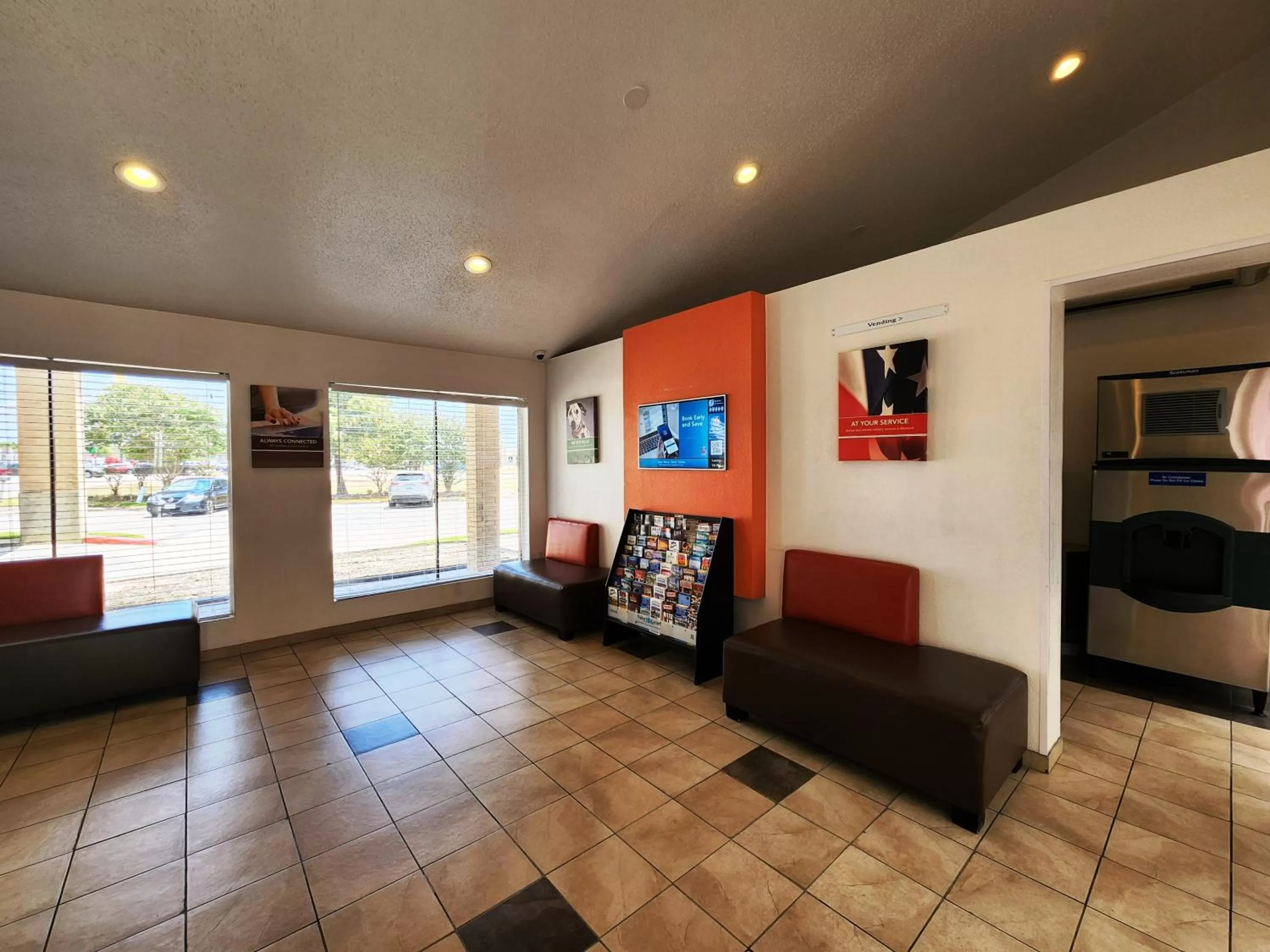 Lobby or reception in Motel 6-Baytown, TX - Baytown East