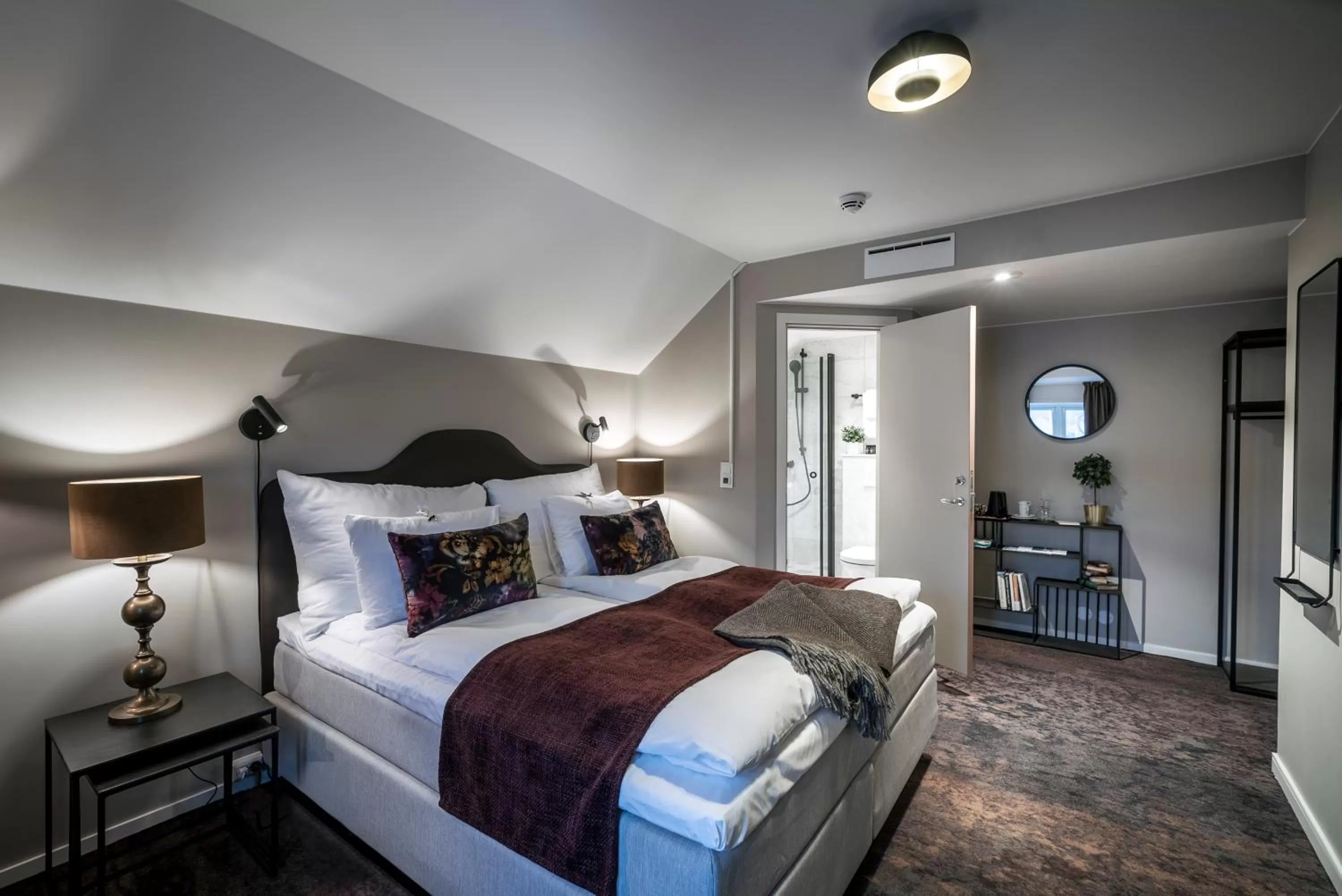 Photo of the whole room, Bed in Aksjemøllen - by Classic Norway Hotels