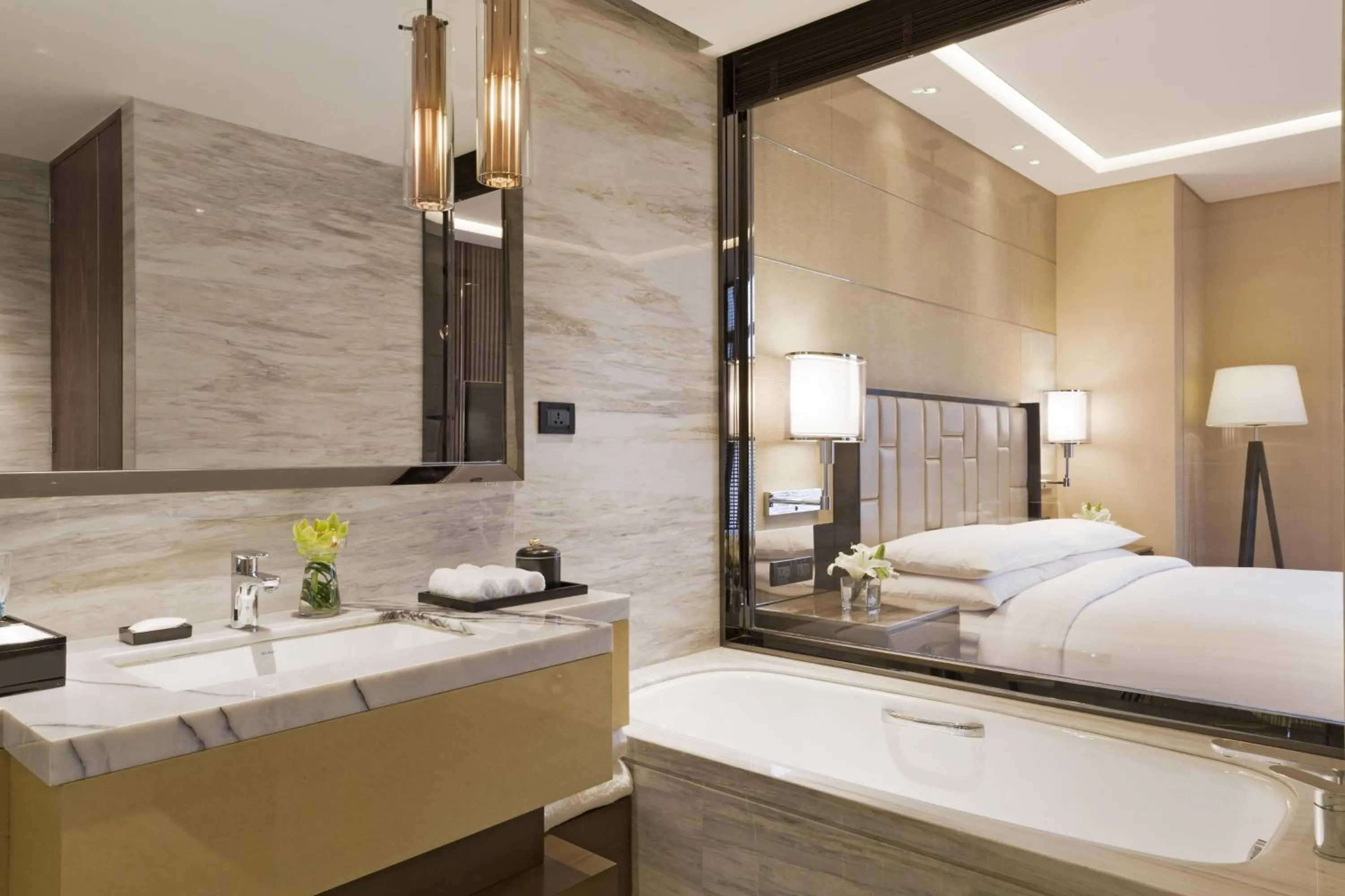 Bathroom, Bed in The Fairway Place, Xi'an - Marriott Executive Apartments