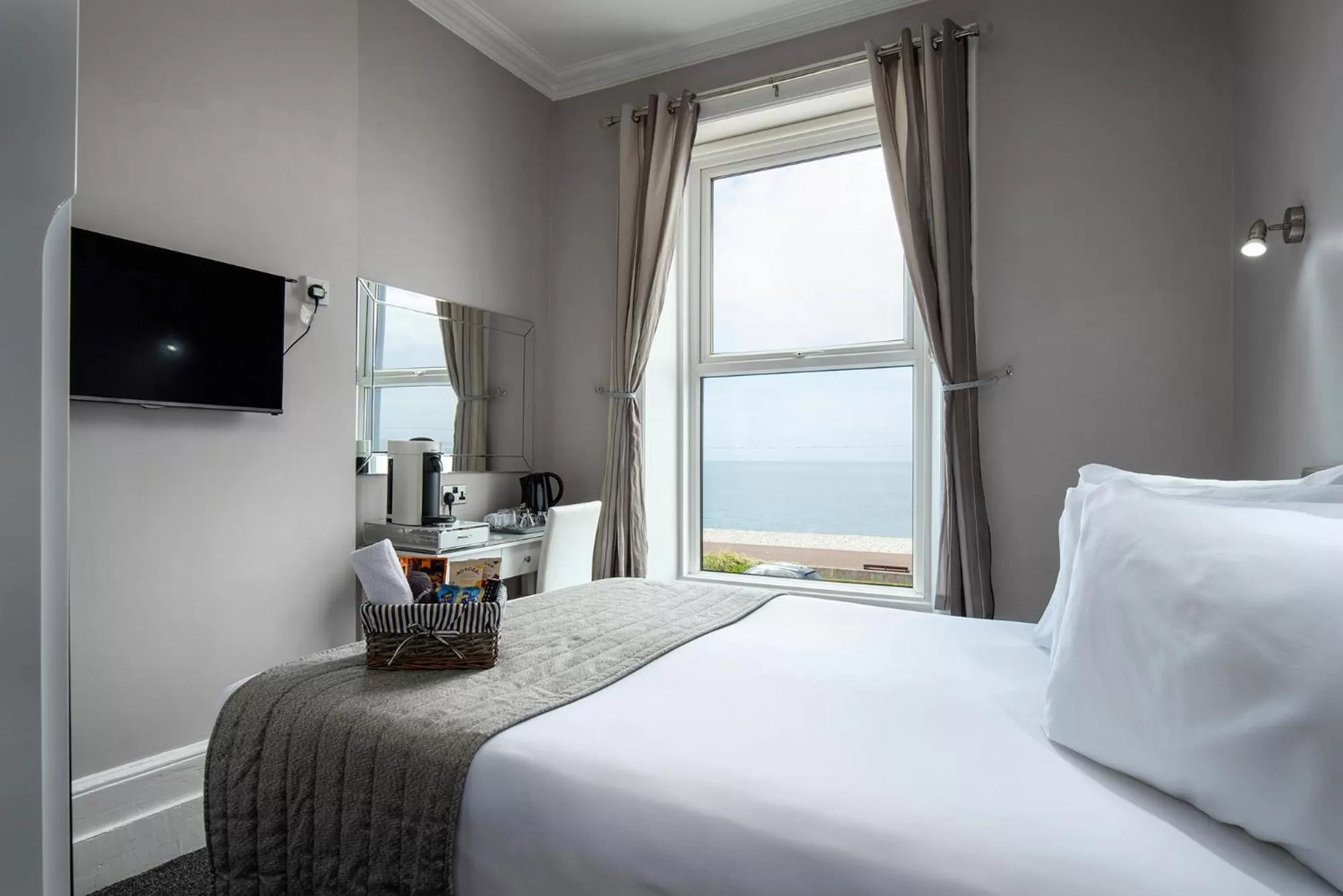 Sea view, Bed in Pebble House