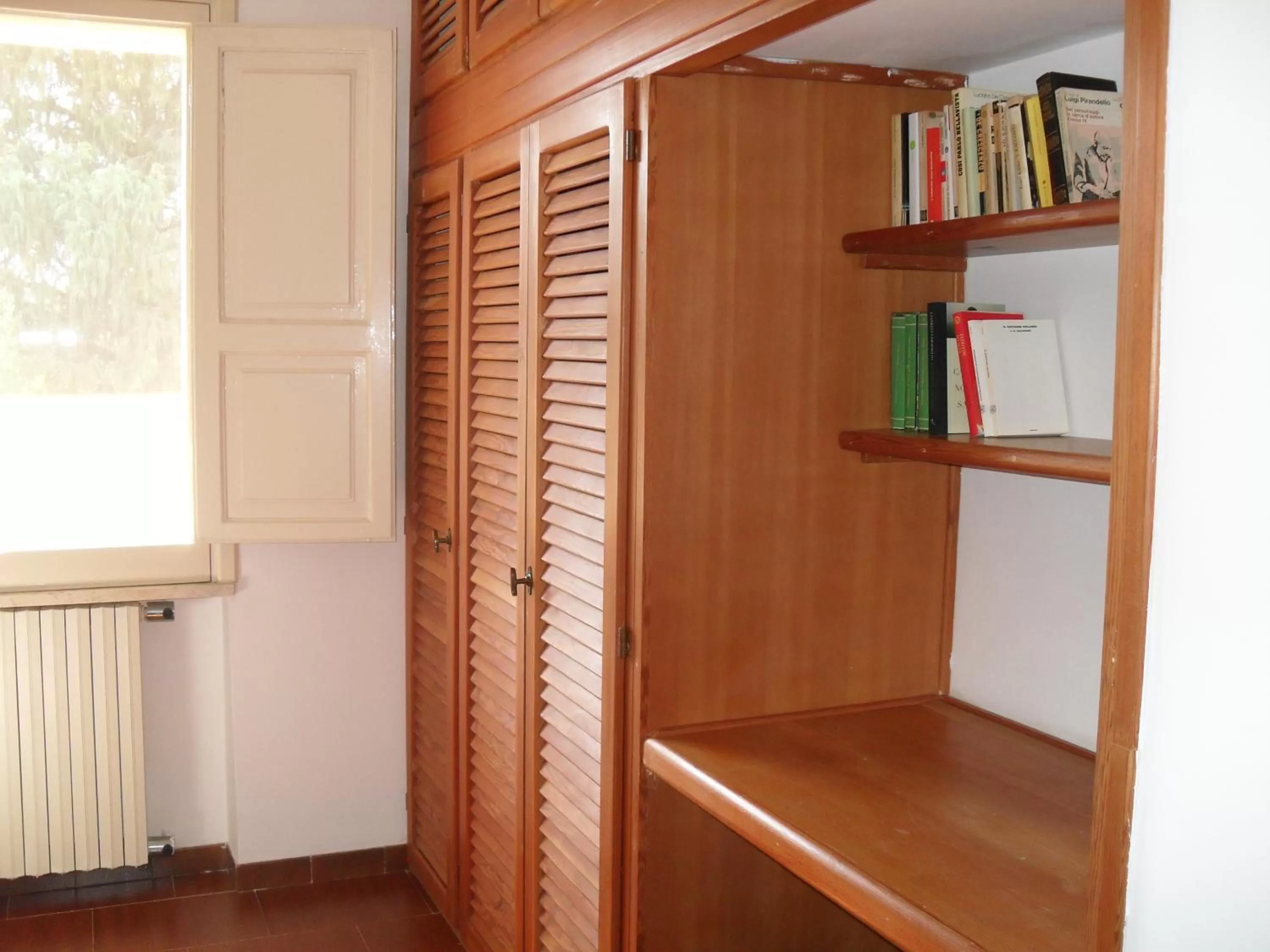 Photo of the whole room in i gù books & rooms