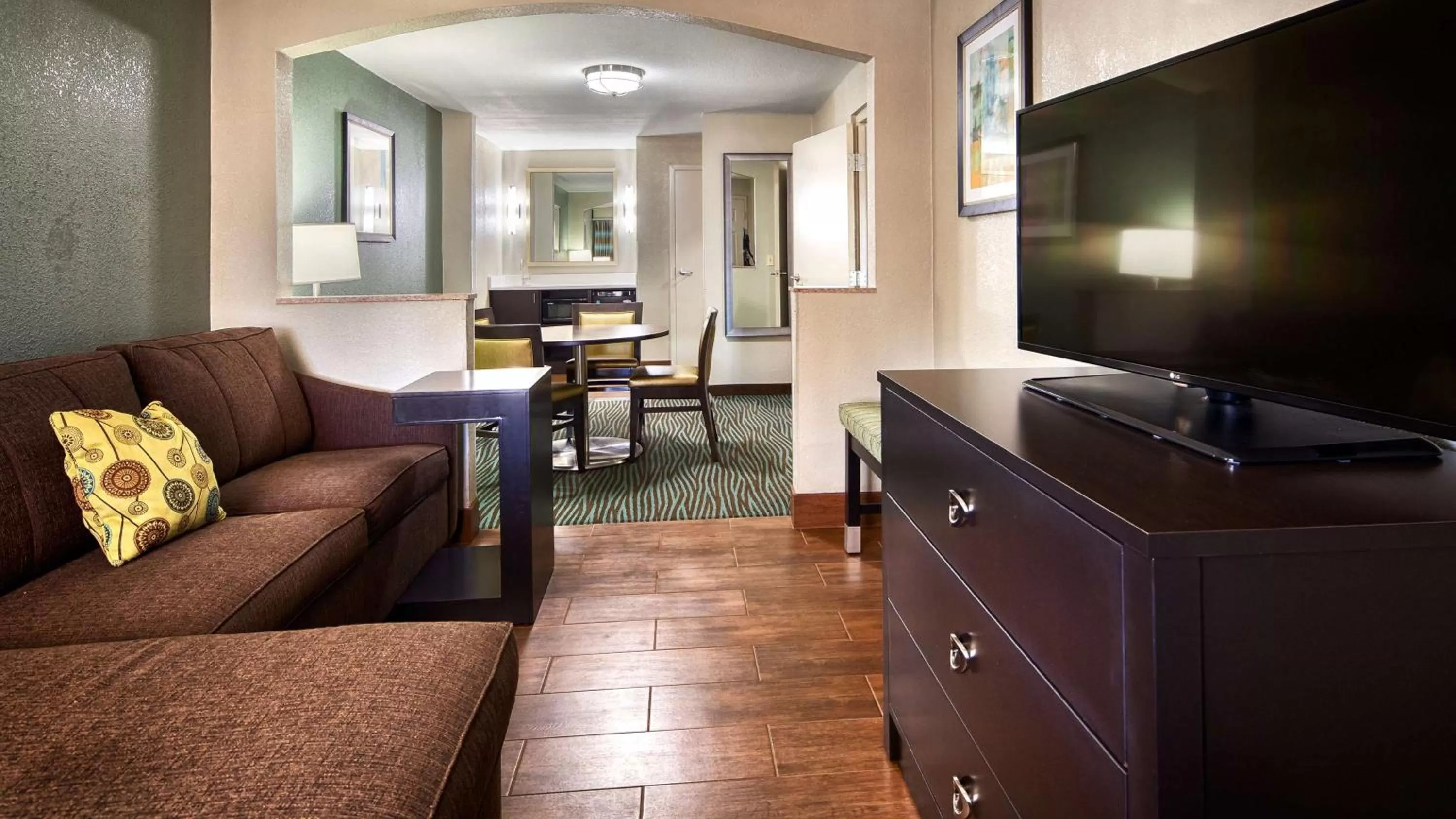 Photo of the whole room in Best Western Executive Suites
