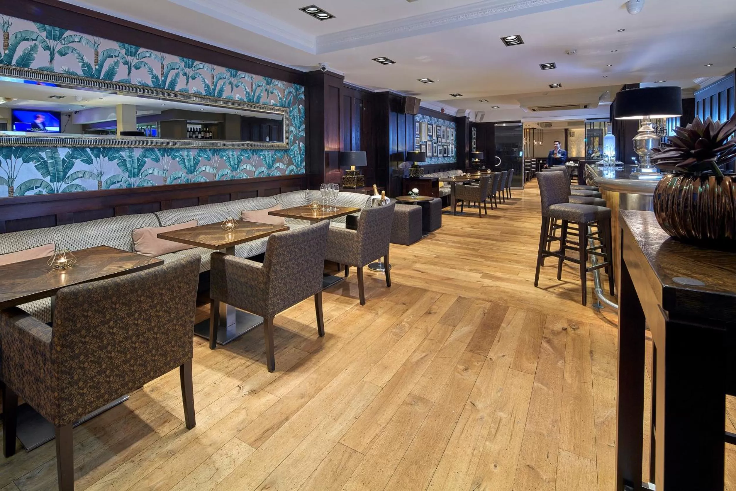 Restaurant/places to eat in Mandolay Hotel Guildford