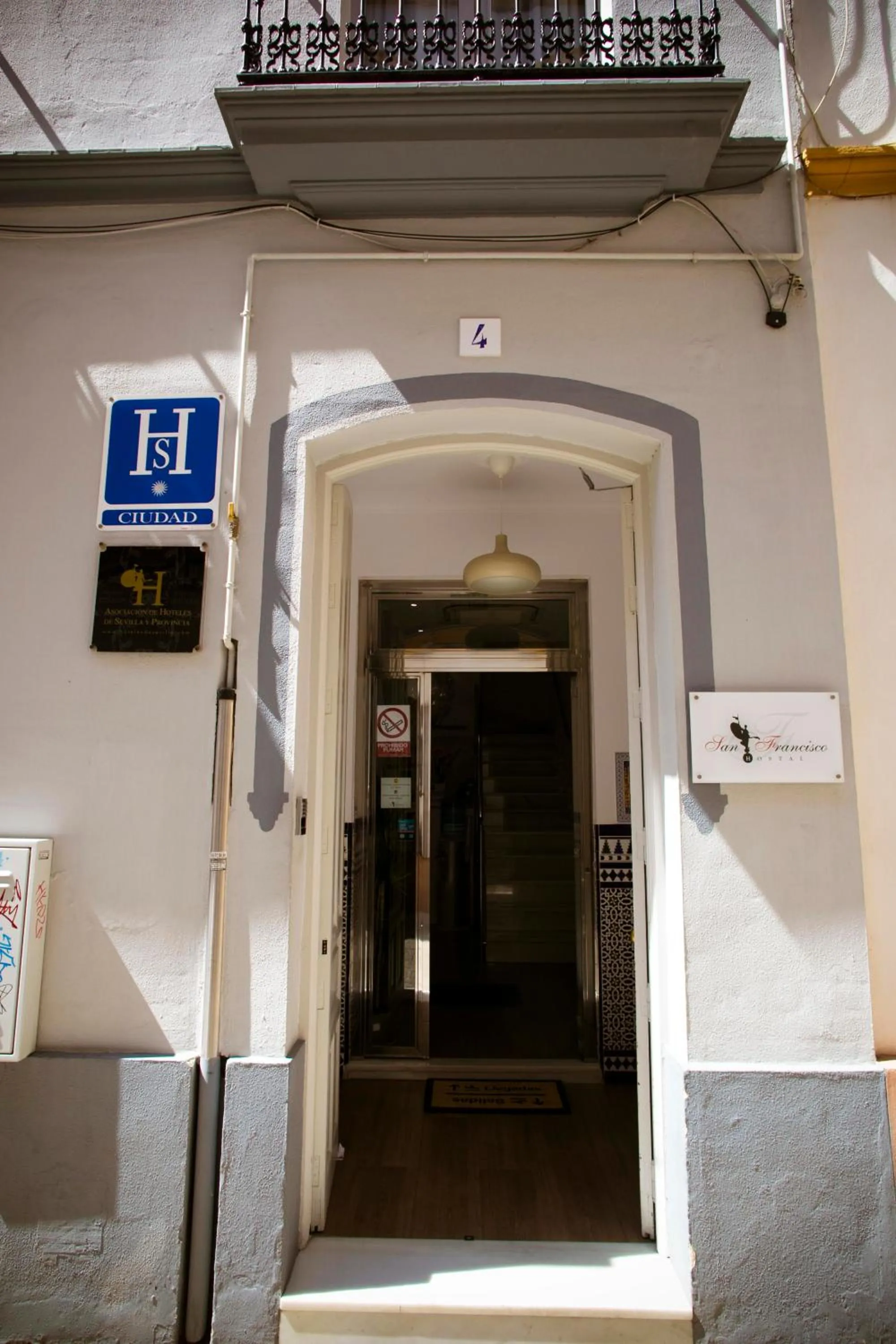 Facade/entrance in Hostal San Francisco