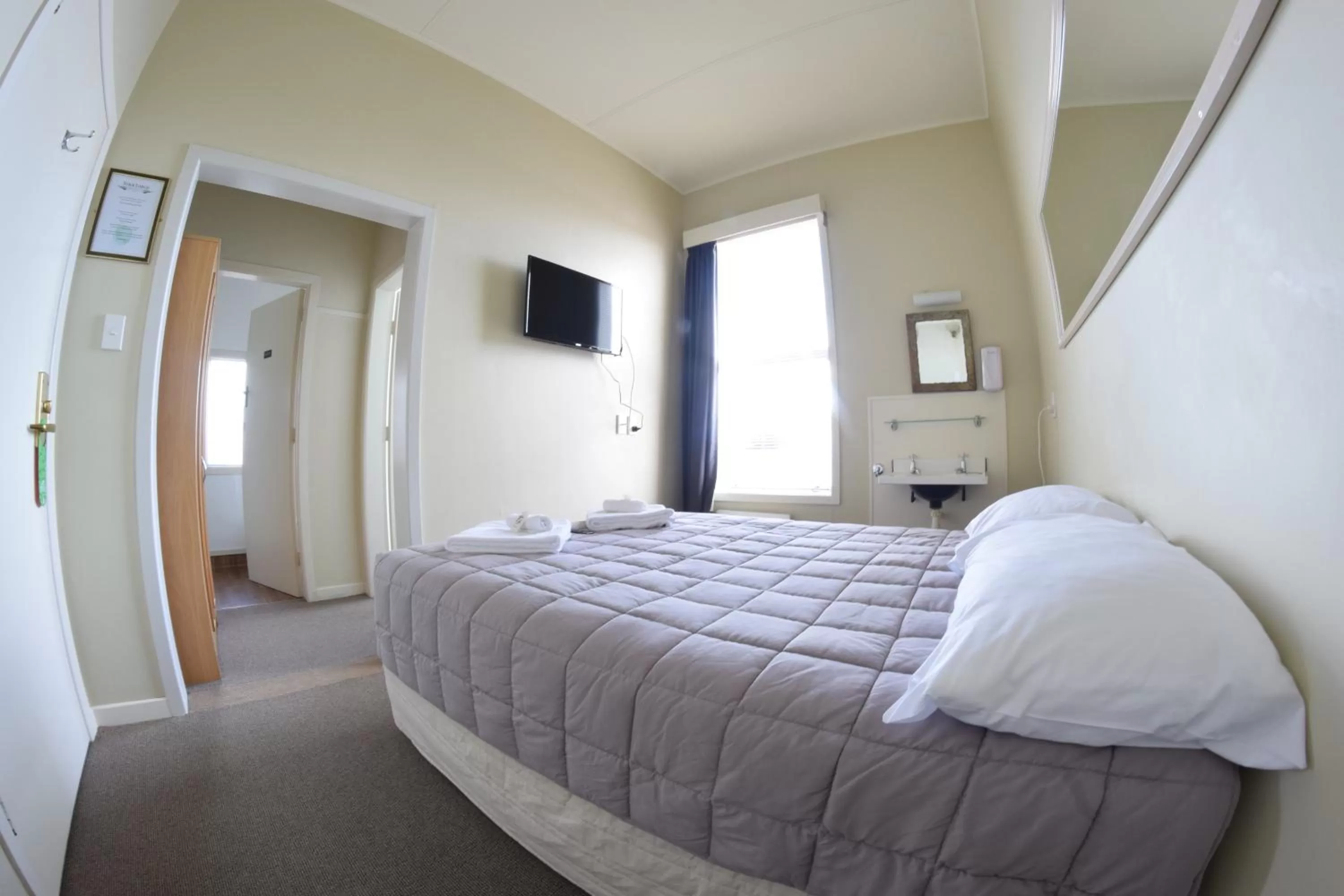 Photo of the whole room, Bed in Fernlodge Inglewood