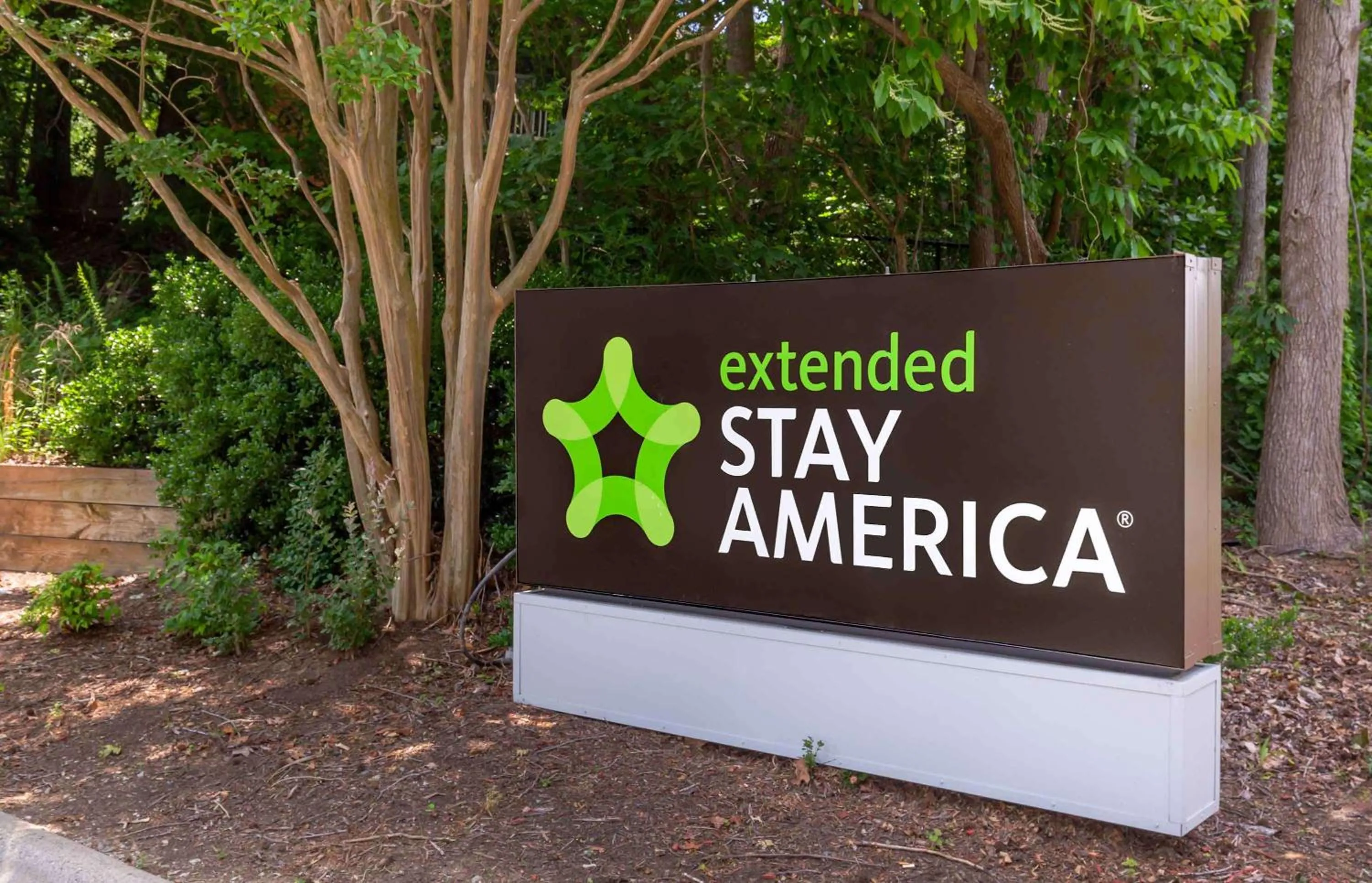 Property building in Extended Stay America Select Suites - Greensboro - Wendover Ave - Big Tree Way