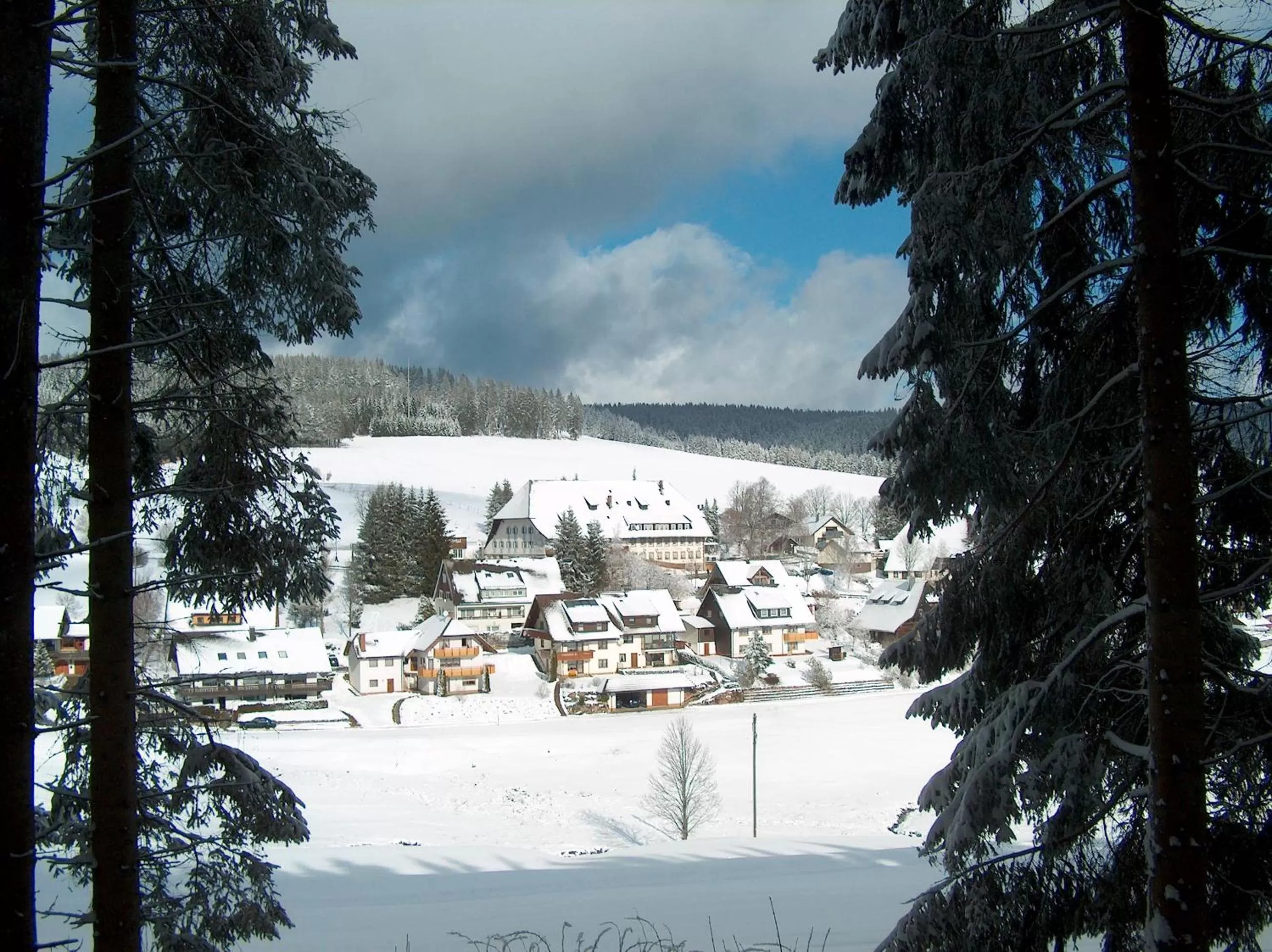 Property building in ZUR TRAUBE Schwarzwaldhotel & Restaurant am Titisee