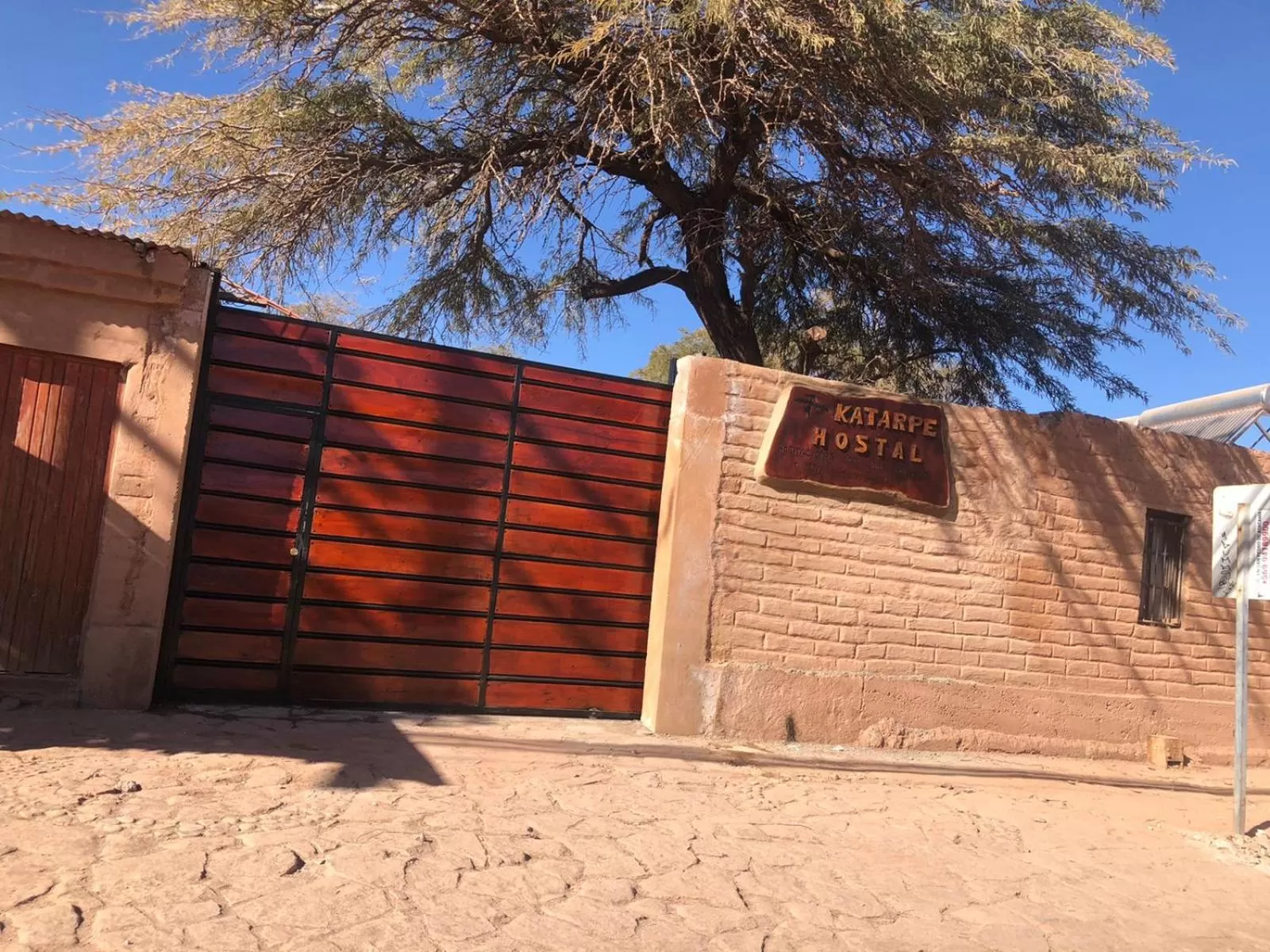 Property Building in Hostal Katarpe