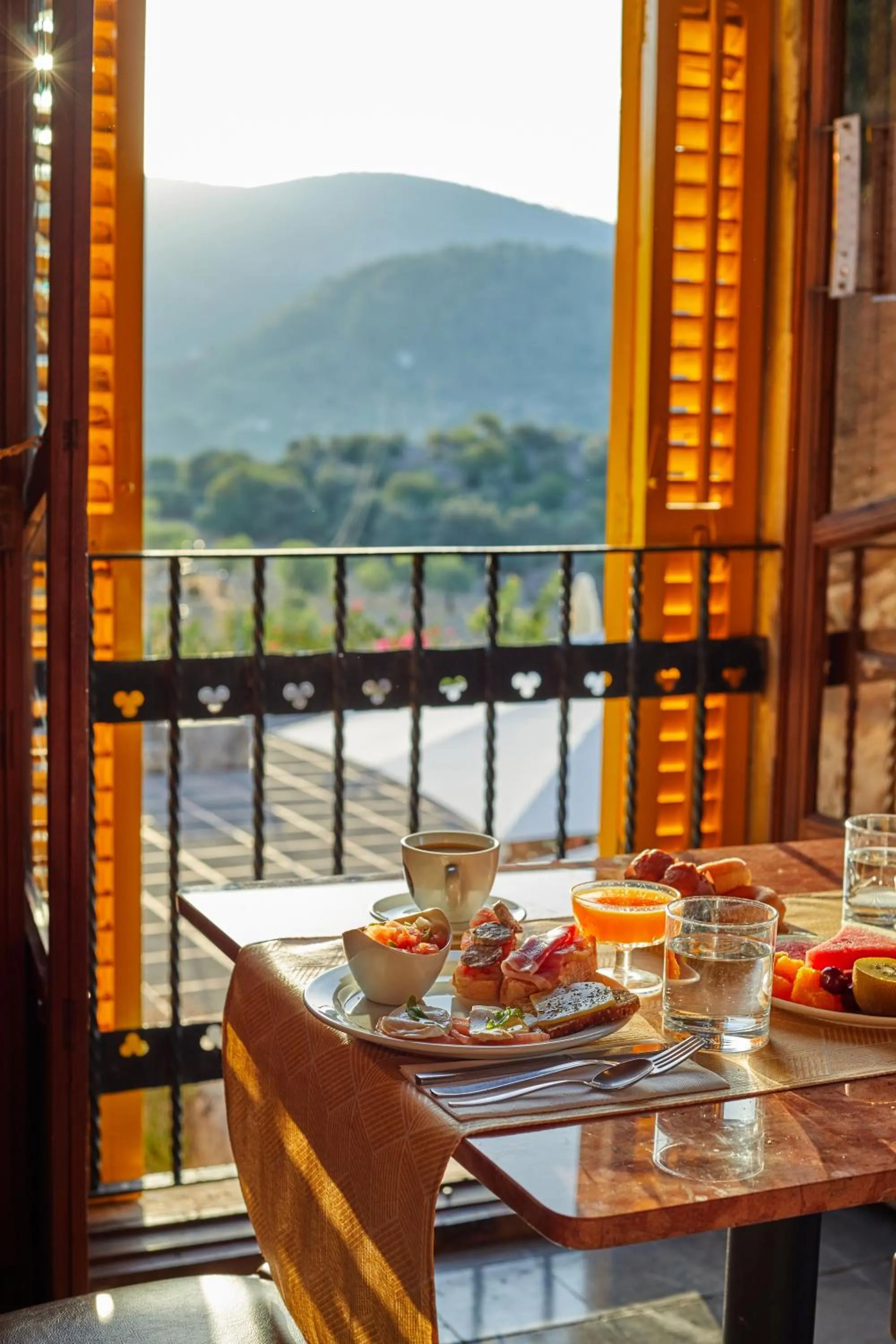 Buffet breakfast in Agroturismo Alquería Blanca