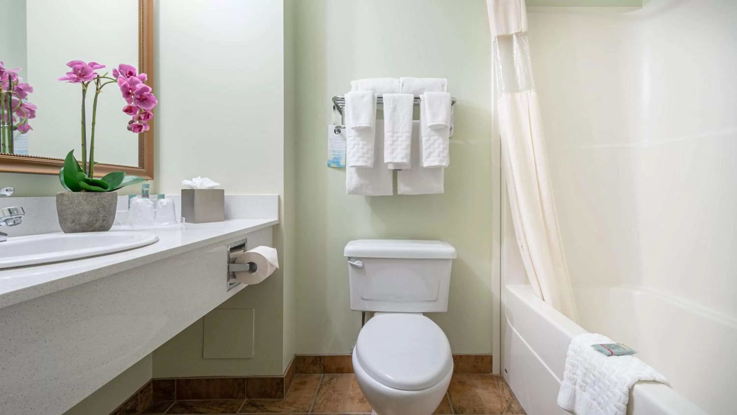 Bedroom in Service Plus Inns and Suites Calgary