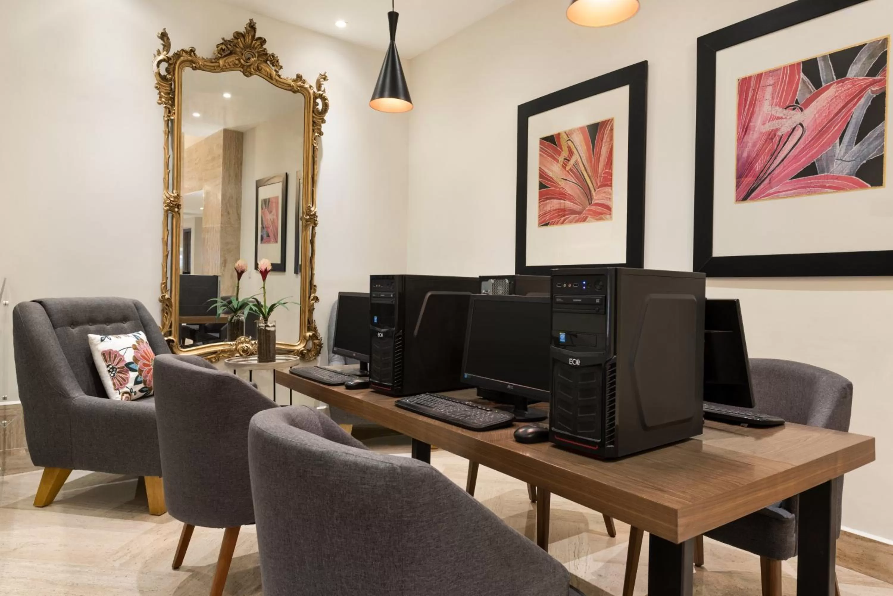 Business facilities in Ramada Plaza by Wyndham Leon