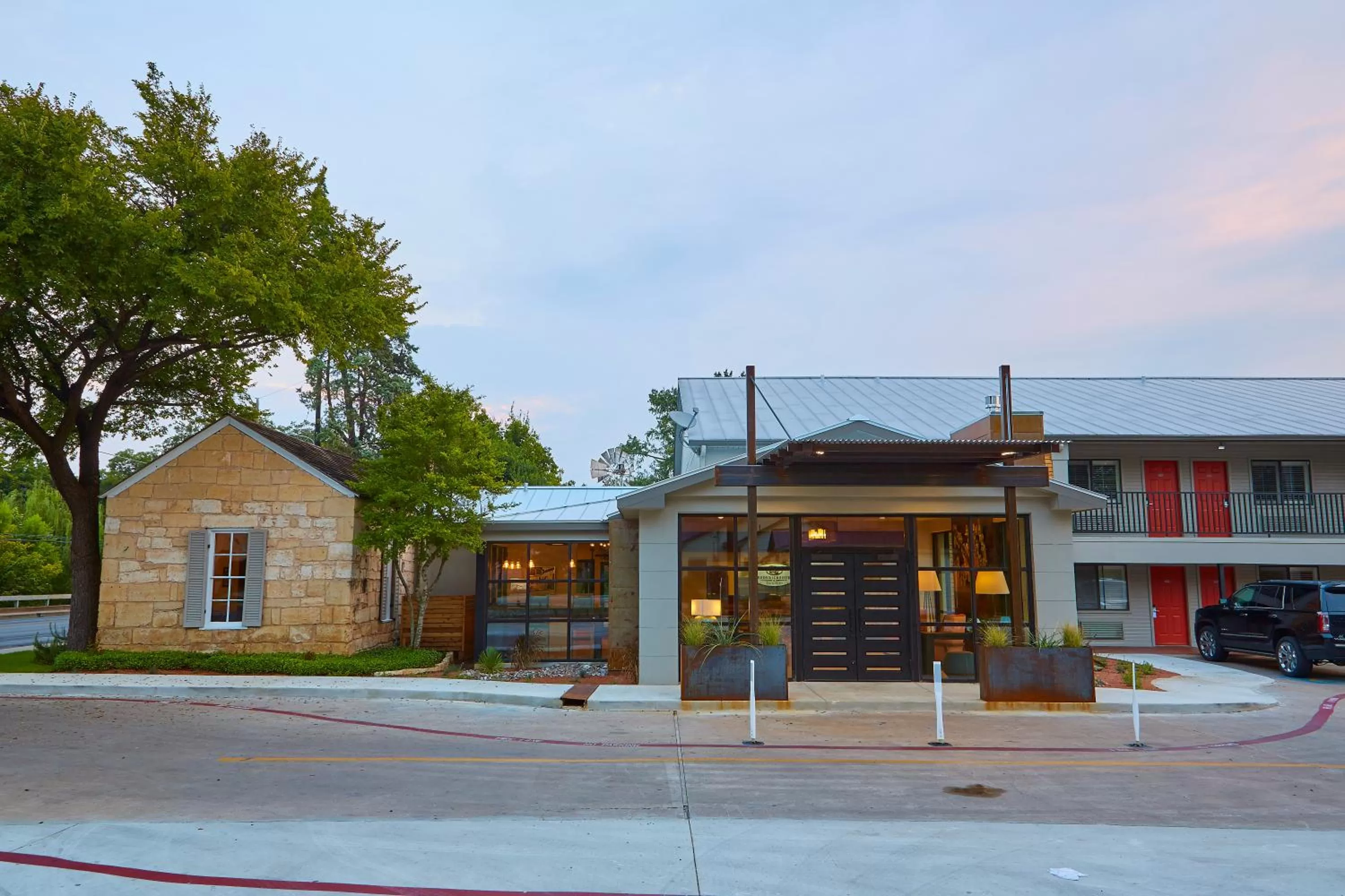 Facade/entrance in Fredericksburg Inn and Suites