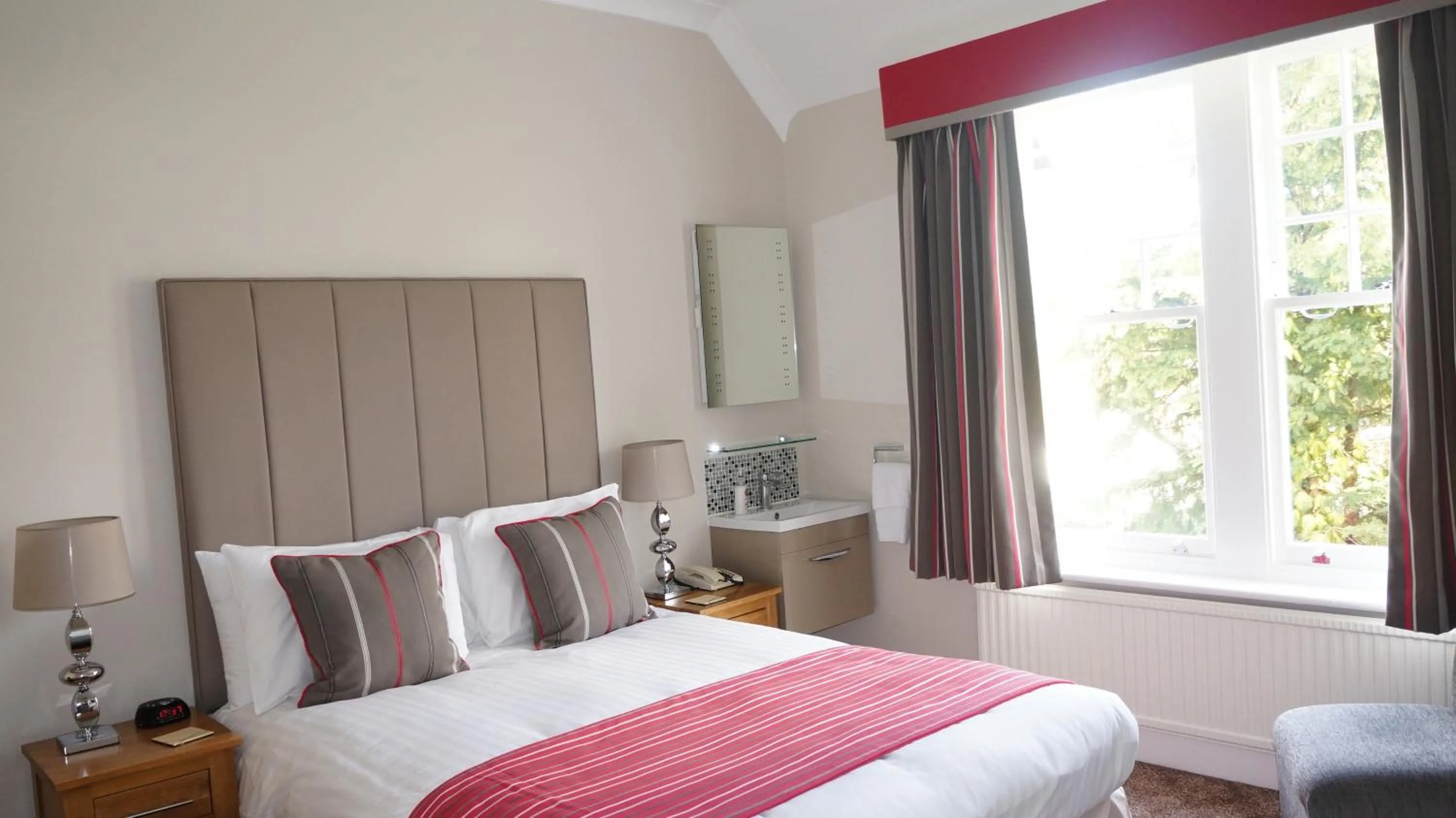 Bed in The Lawn Guest House Gatwick