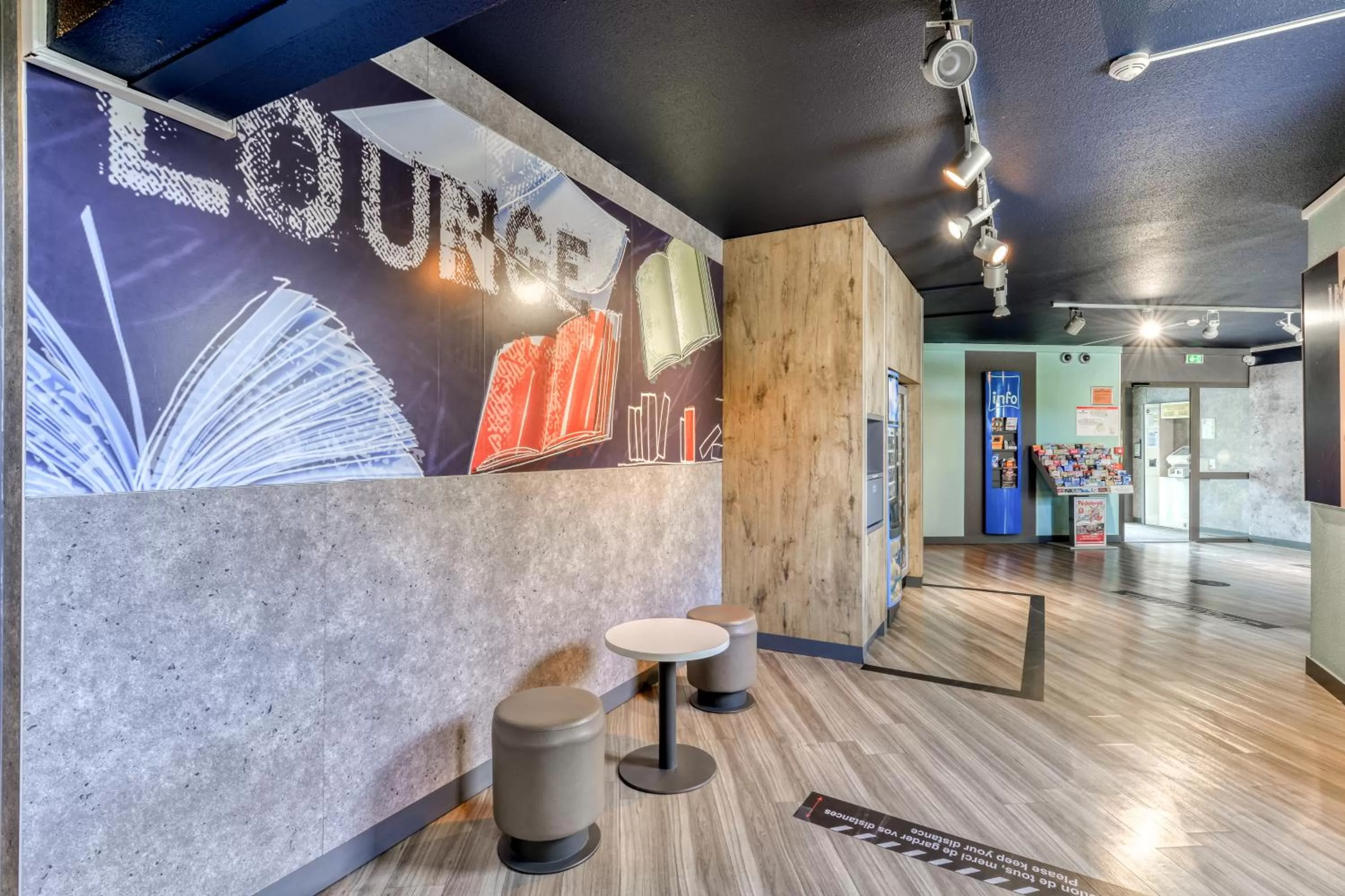 Lobby or reception in B&B HOTEL Montpellier Sud Lattes