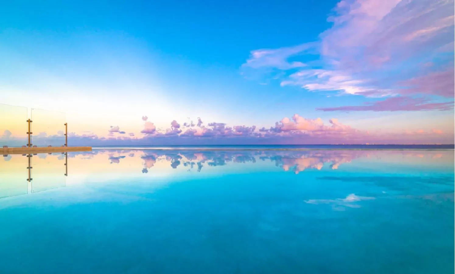 Swimming pool in Mvngata Beach Hotel