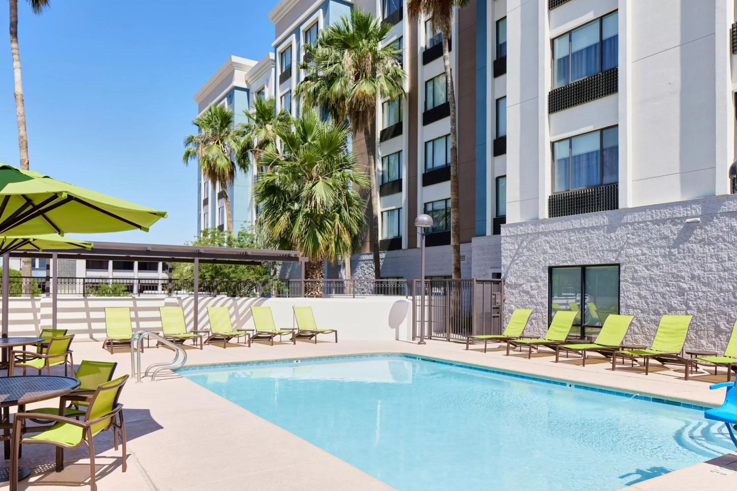 Swimming pool in SpringHill Suites Phoenix Tempe Airport